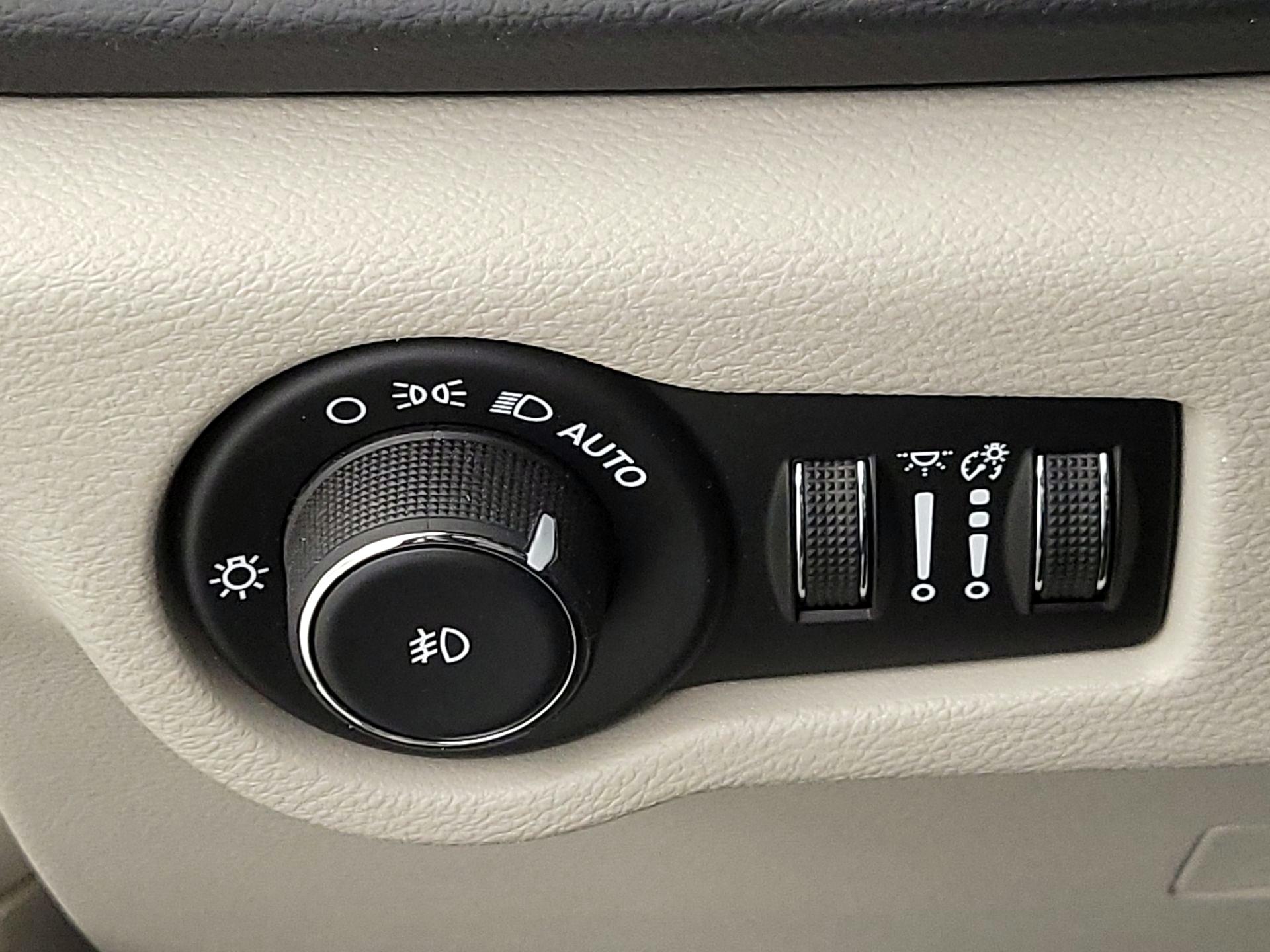 Thumbnail: 2019 Chrysler Pacifica - 13