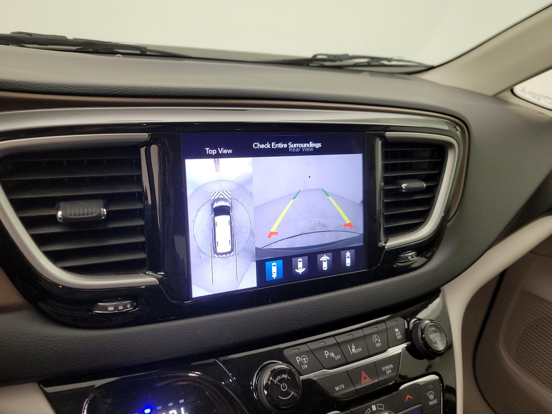 Thumbnail: 2019 Chrysler Pacifica - 15