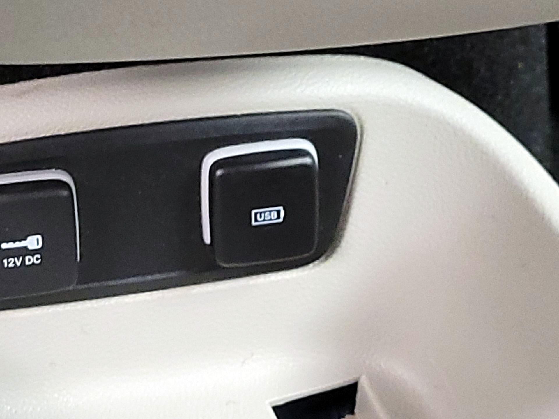 Thumbnail: 2019 Chrysler Pacifica - 19