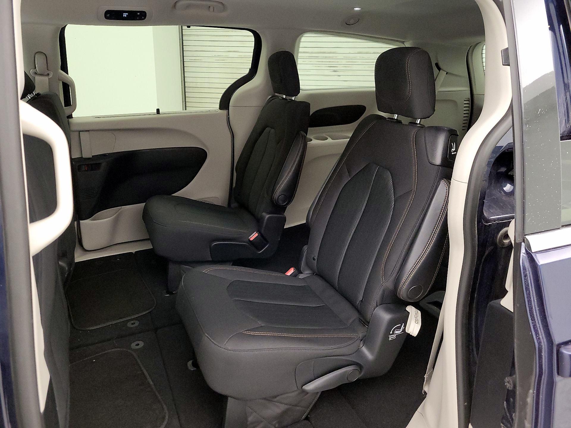 Thumbnail: 2019 Chrysler Pacifica - 20