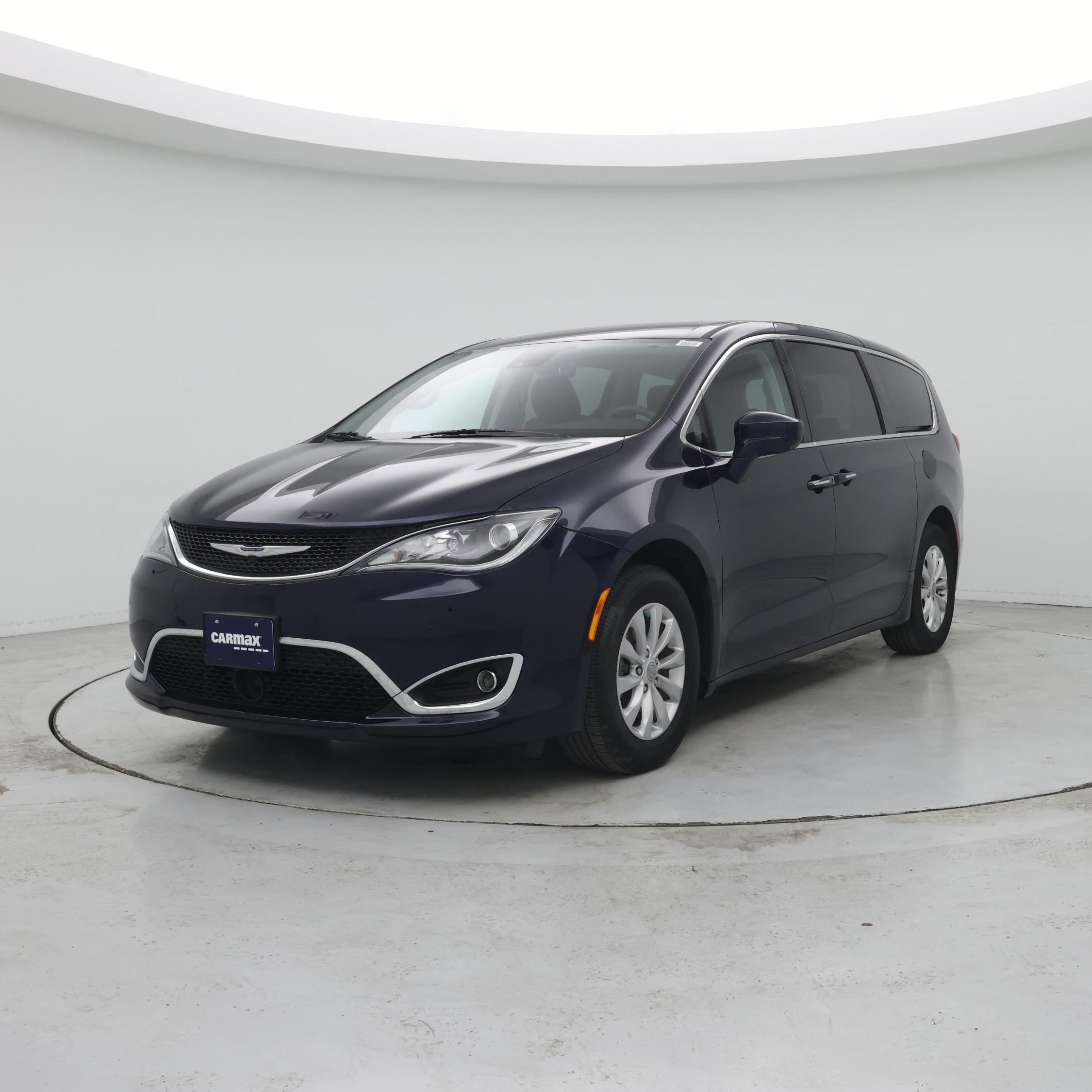 Thumbnail: 2019 Chrysler Pacifica - 4