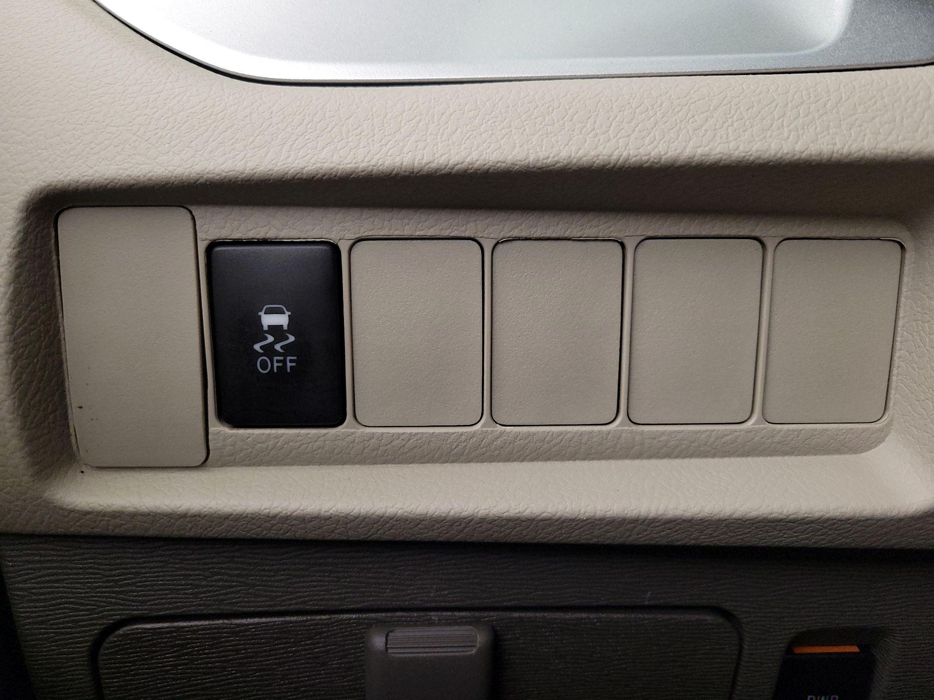 Thumbnail: 2016 Toyota Sienna - 13