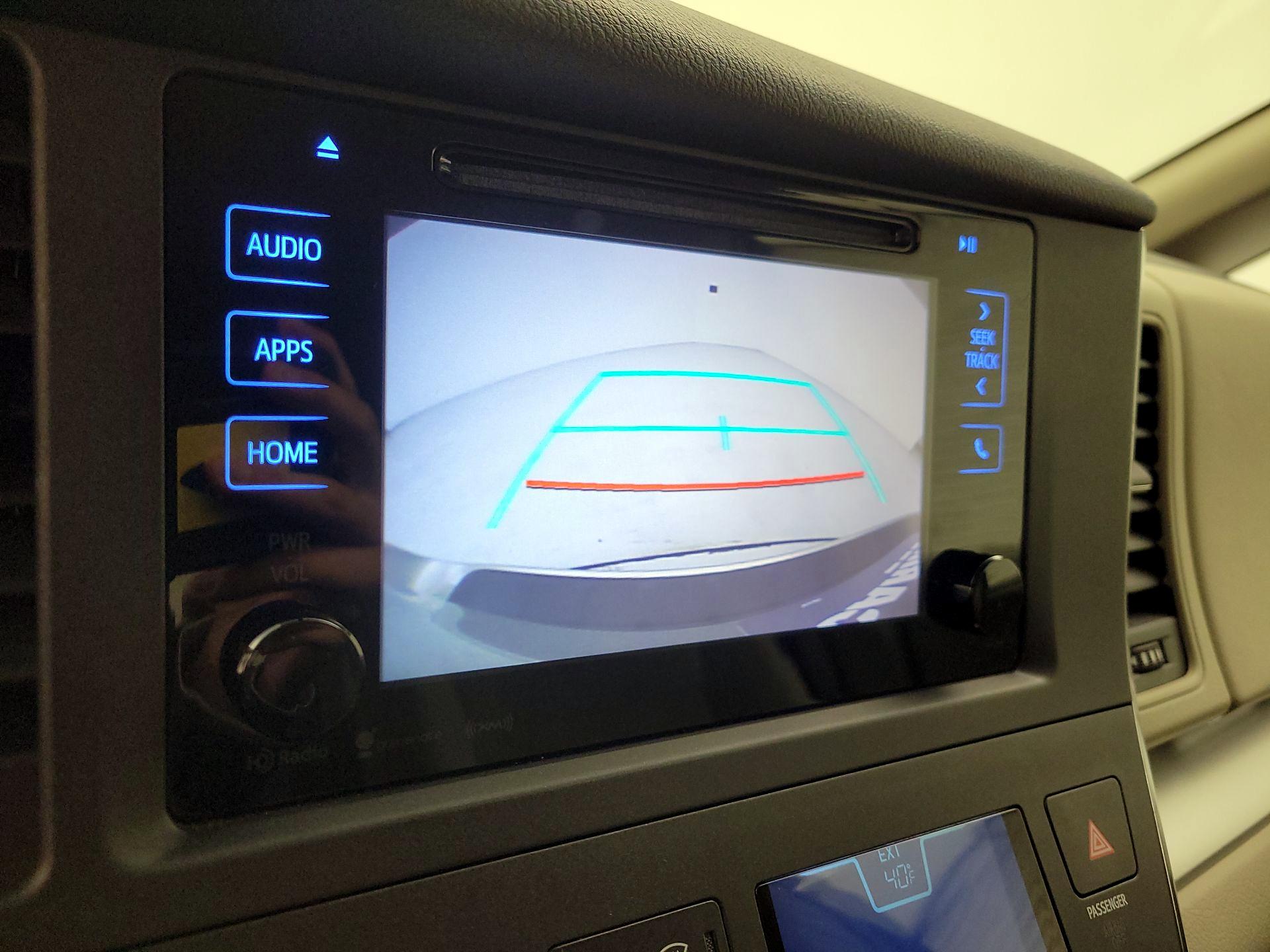 Thumbnail: 2016 Toyota Sienna - 14