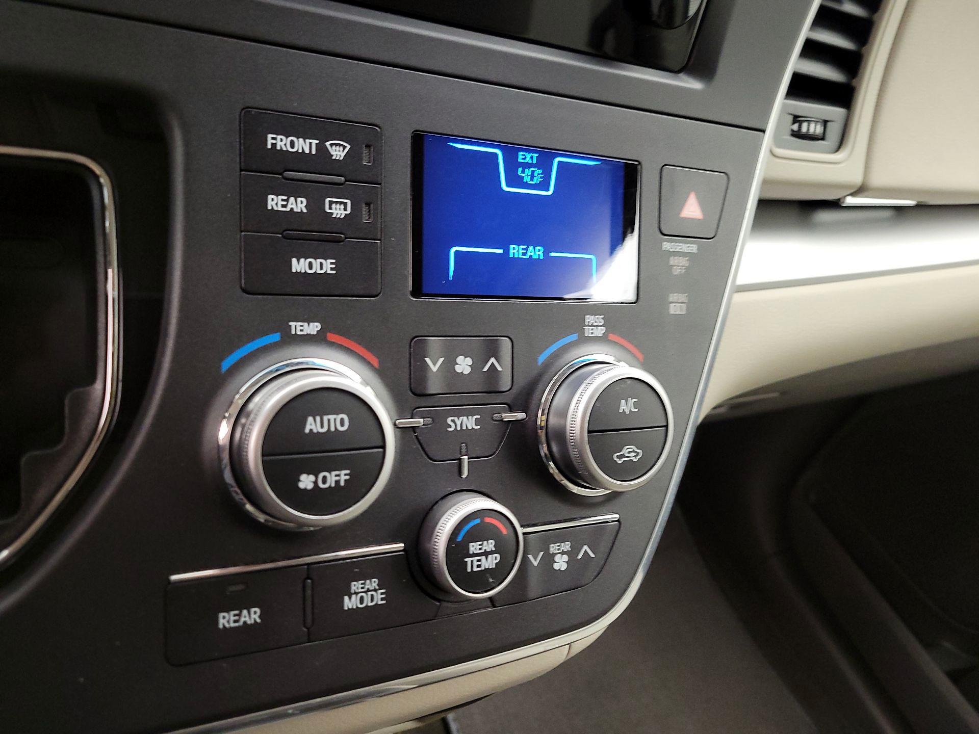 Thumbnail: 2016 Toyota Sienna - 16