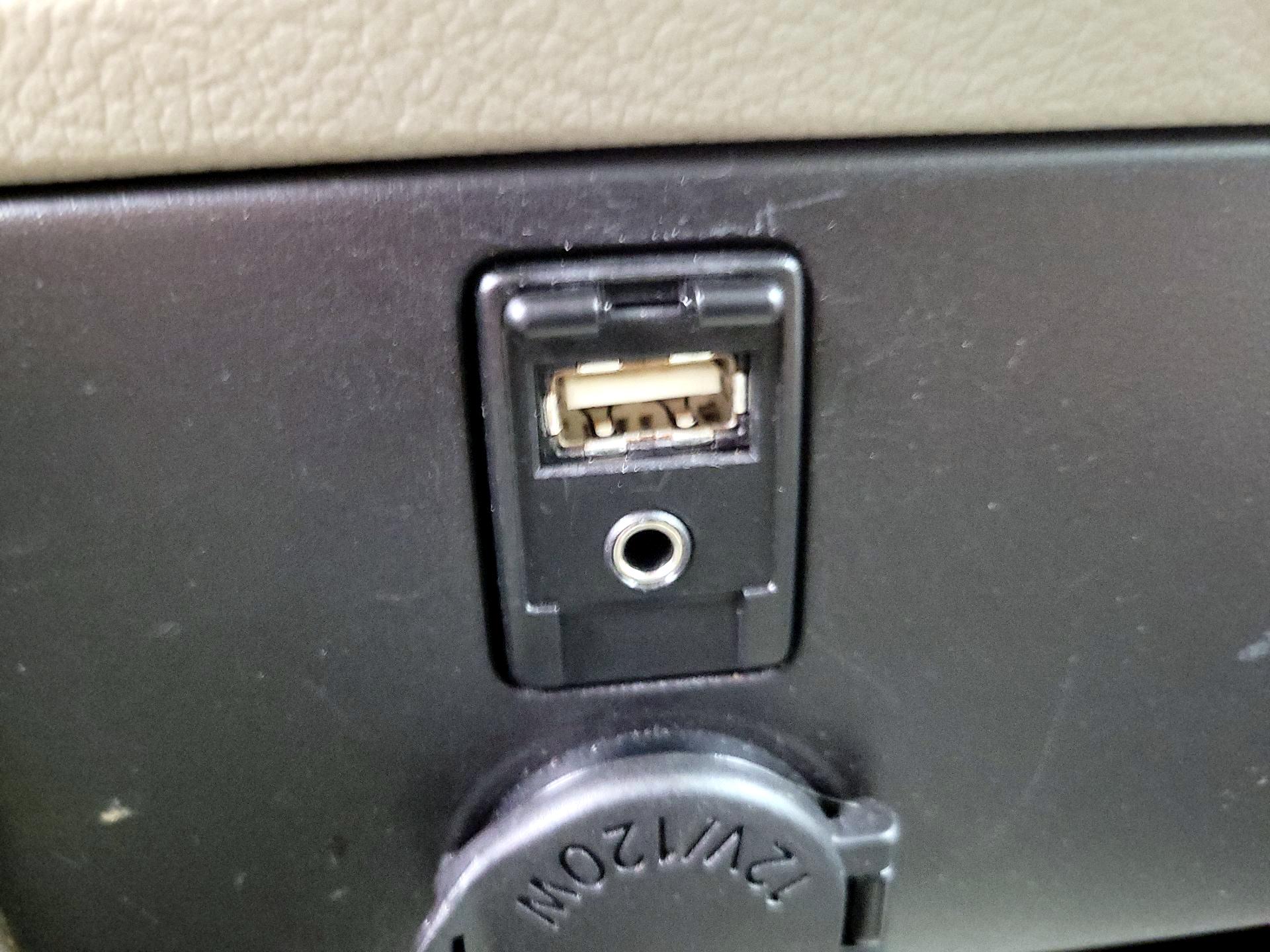 Thumbnail: 2016 Toyota Sienna - 18