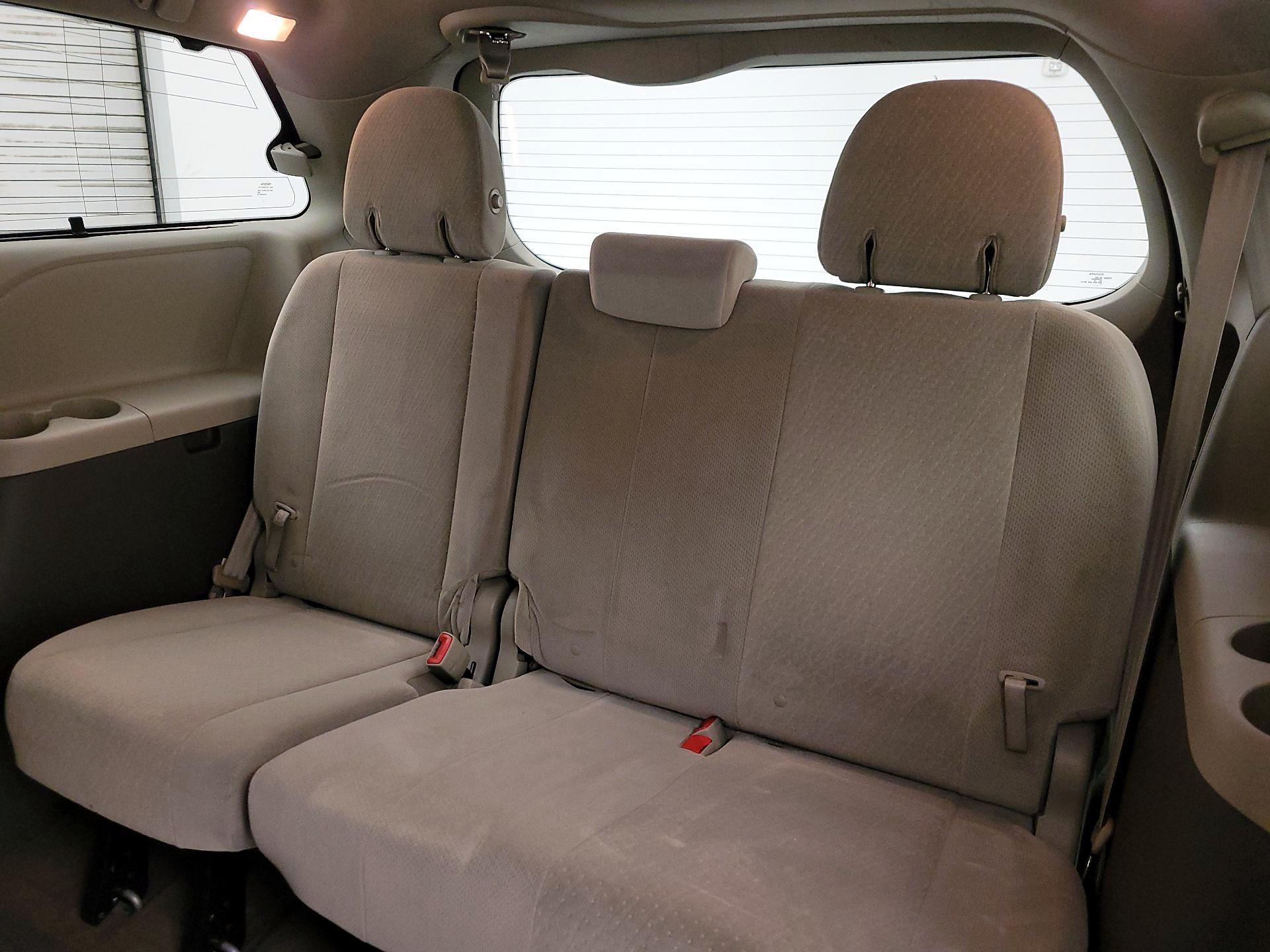 Thumbnail: 2016 Toyota Sienna - 20