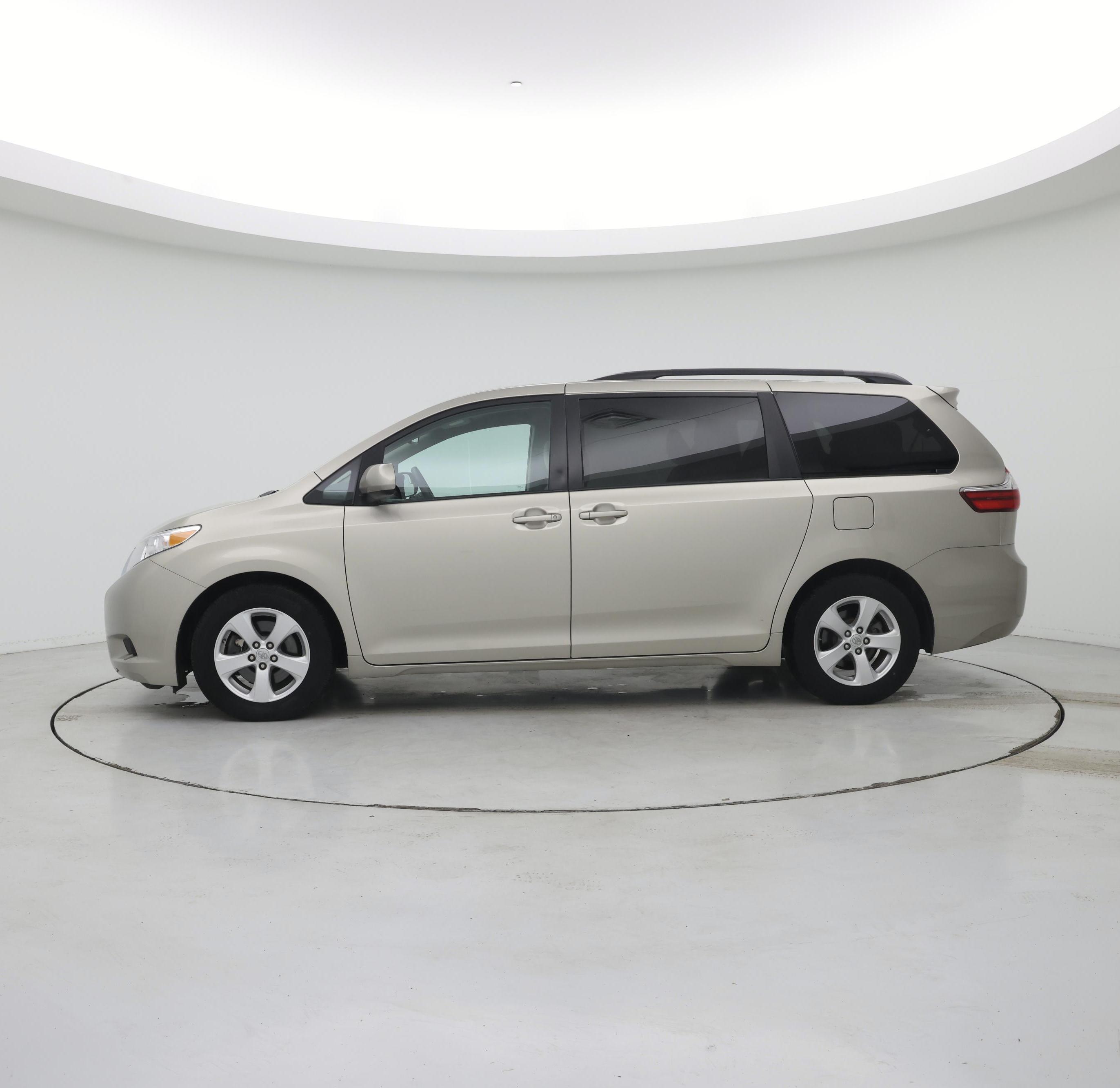 Thumbnail: 2016 Toyota Sienna - 3