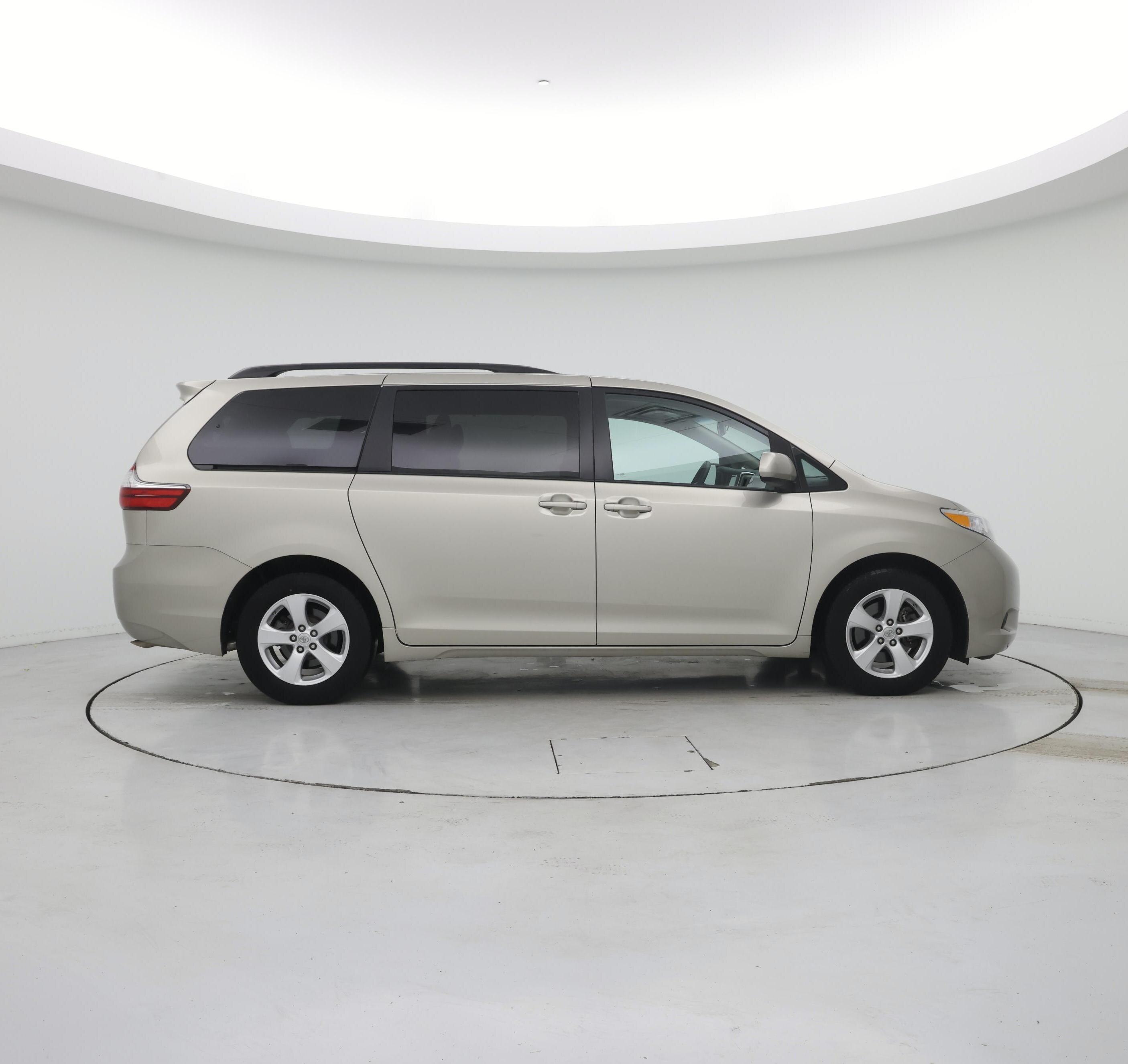 Thumbnail: 2016 Toyota Sienna - 7