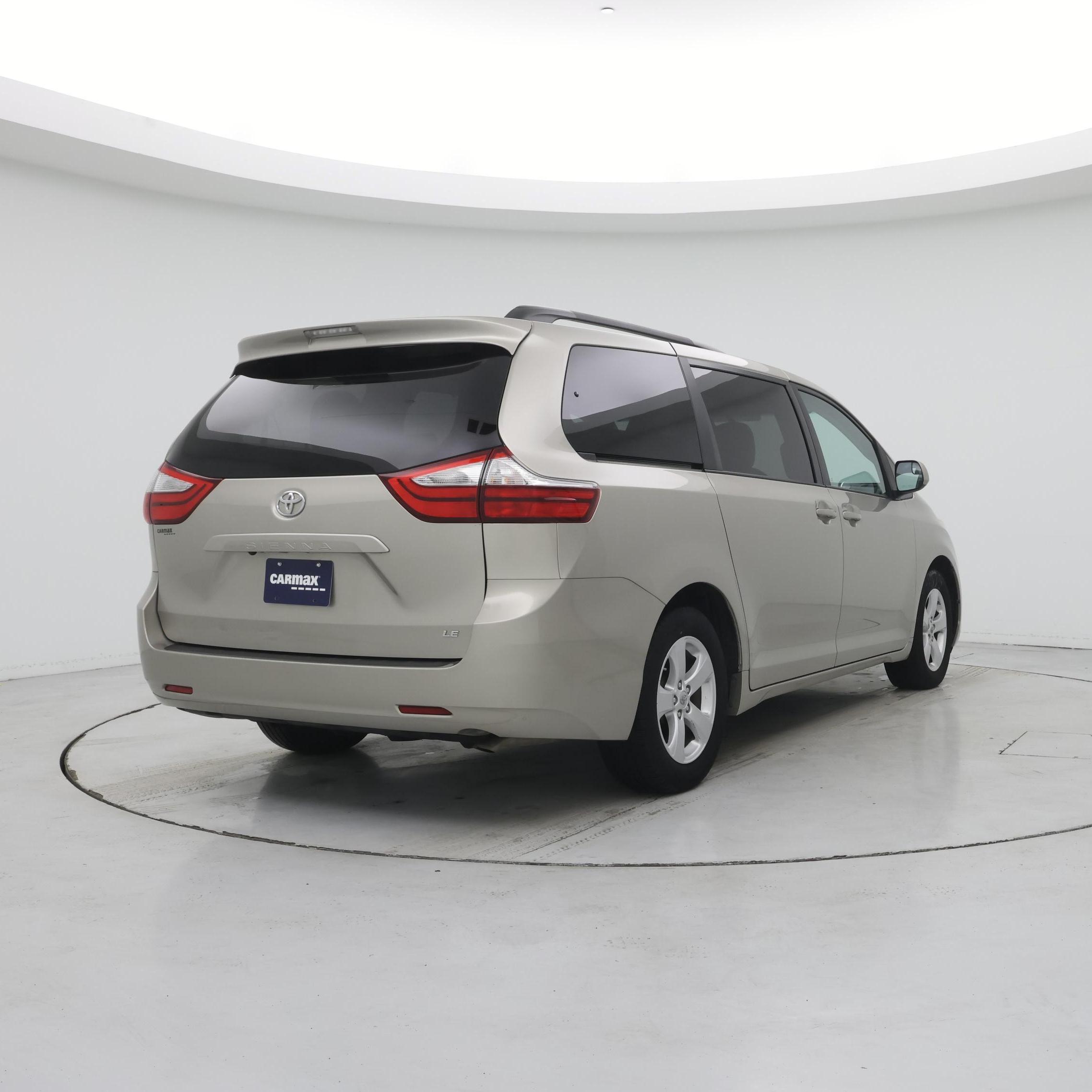 Thumbnail: 2016 Toyota Sienna - 8