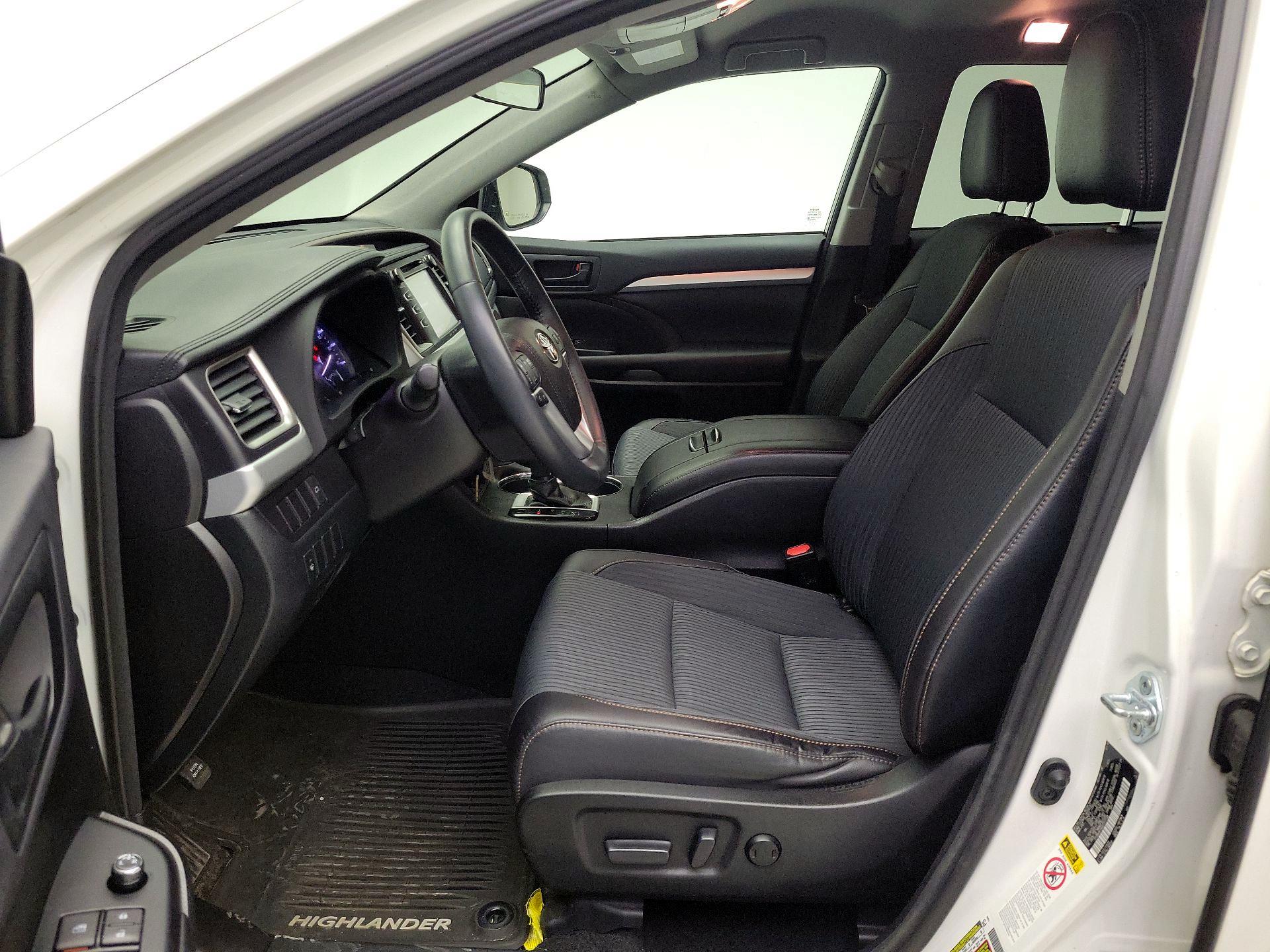 Thumbnail: 2016 Toyota Highlander - 11