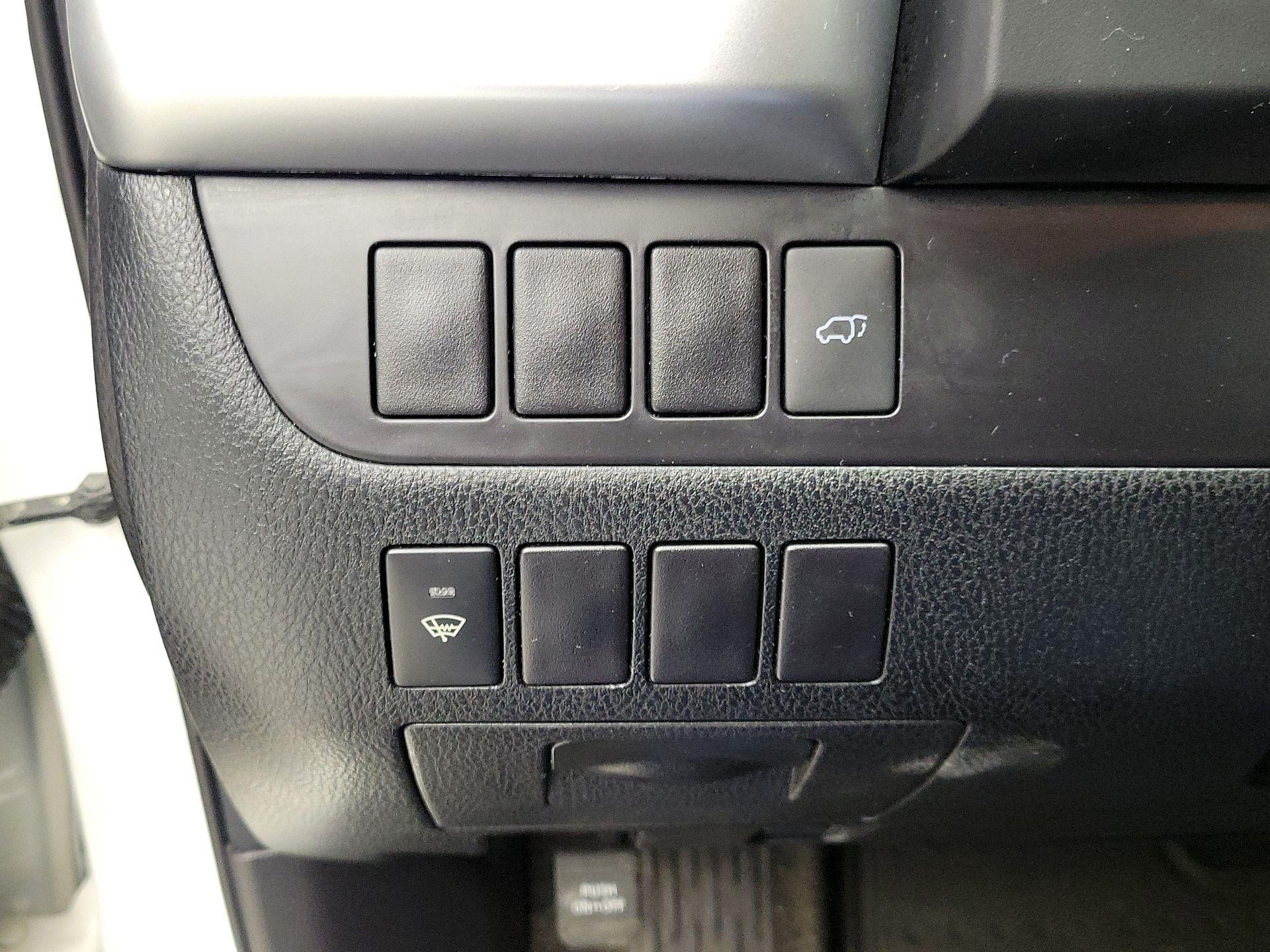 Thumbnail: 2016 Toyota Highlander - 13