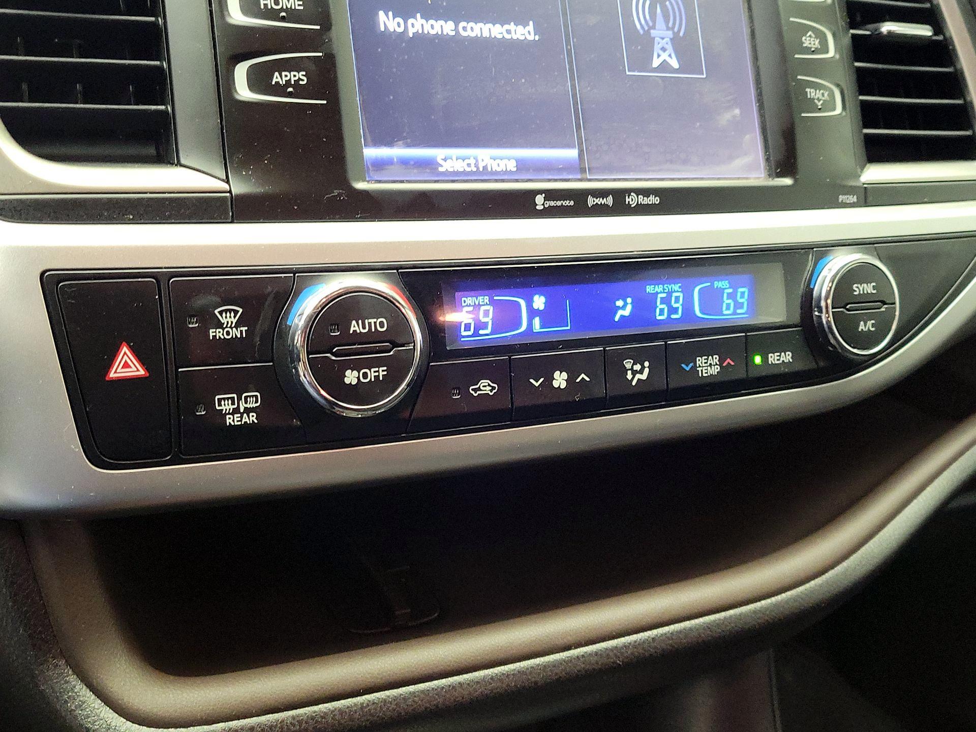 Thumbnail: 2016 Toyota Highlander - 16