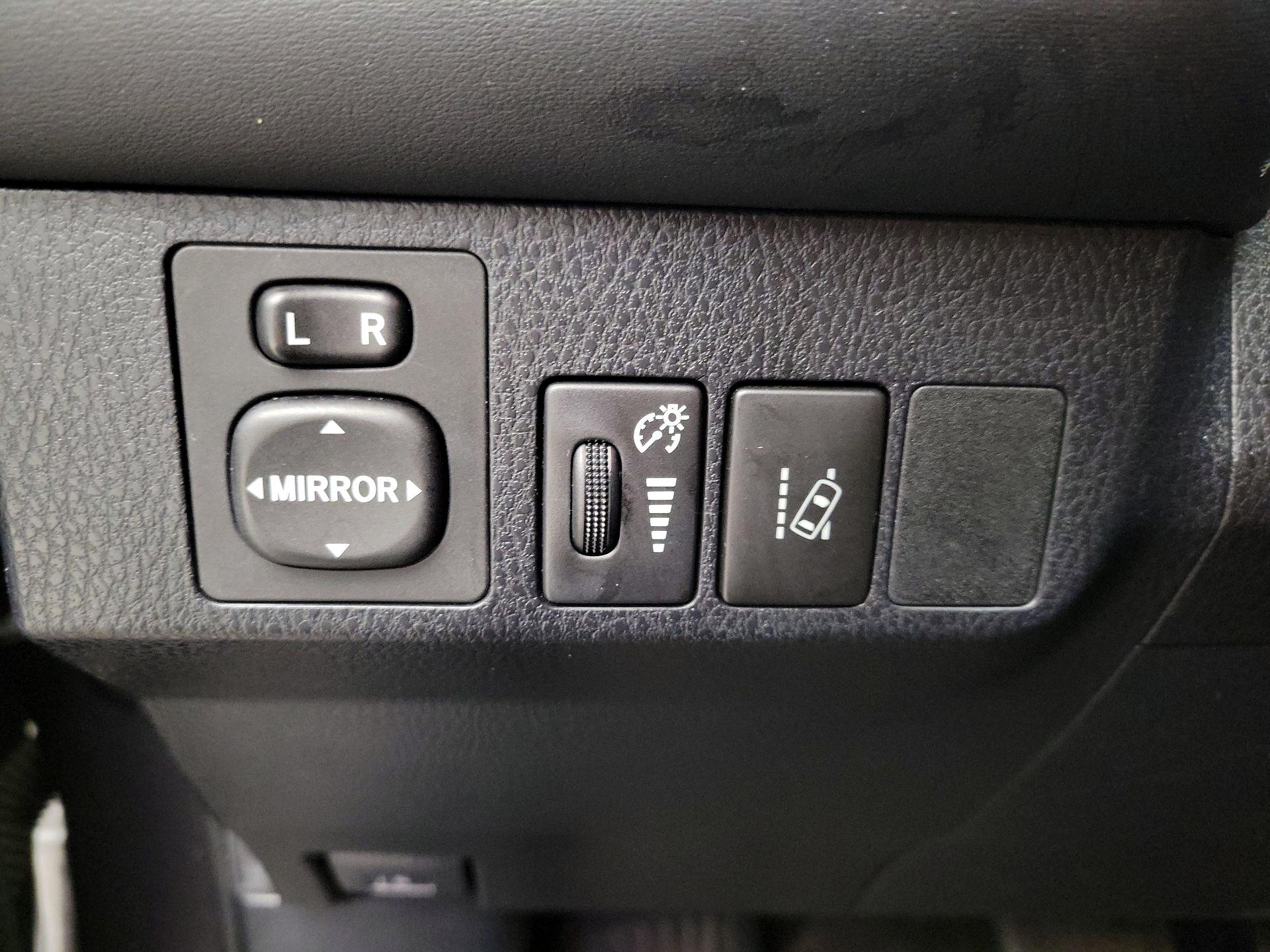 Thumbnail: 2018 Toyota RAV4 - 13