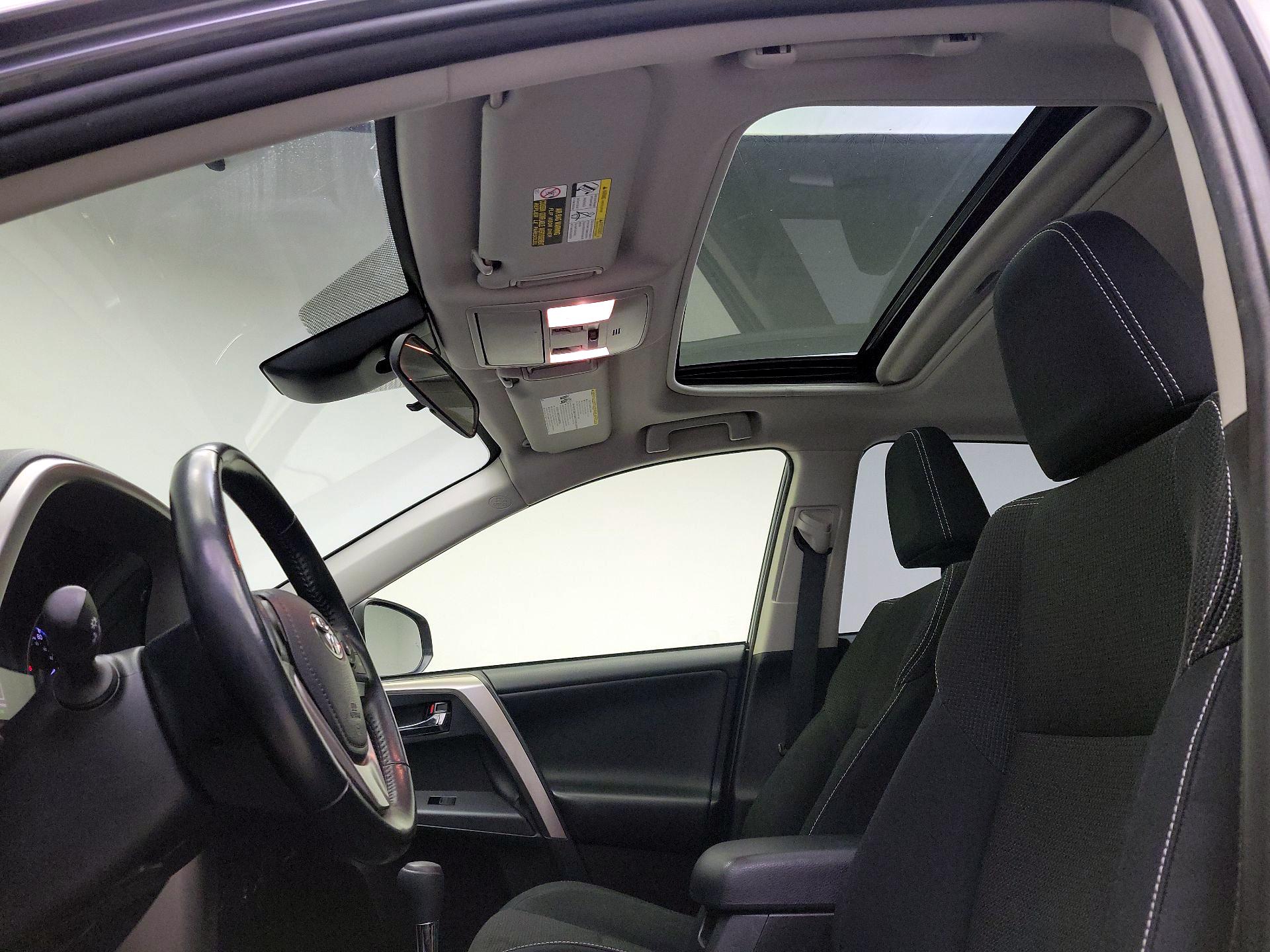 Thumbnail: 2018 Toyota RAV4 - 19