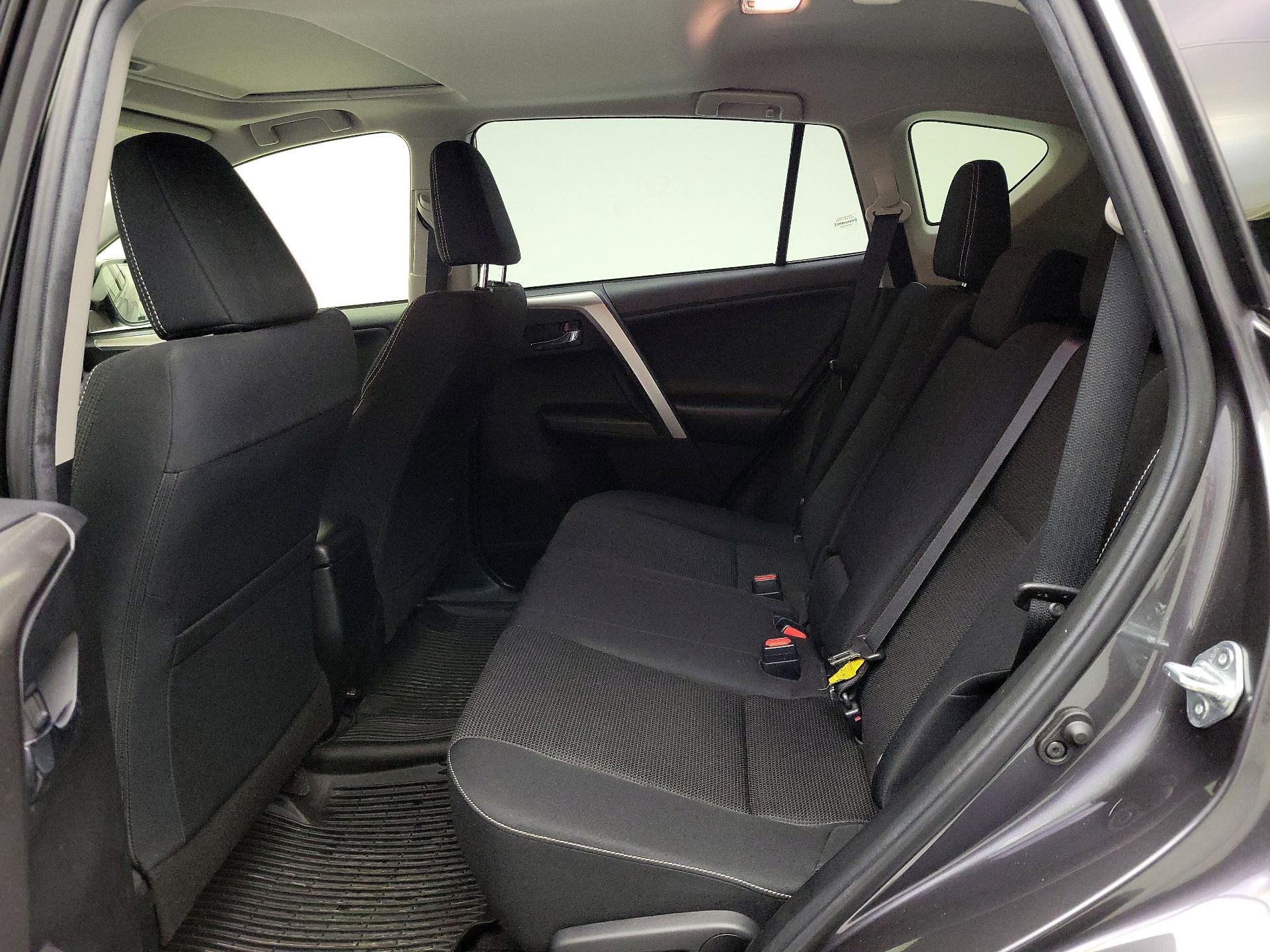 Thumbnail: 2018 Toyota RAV4 - 20