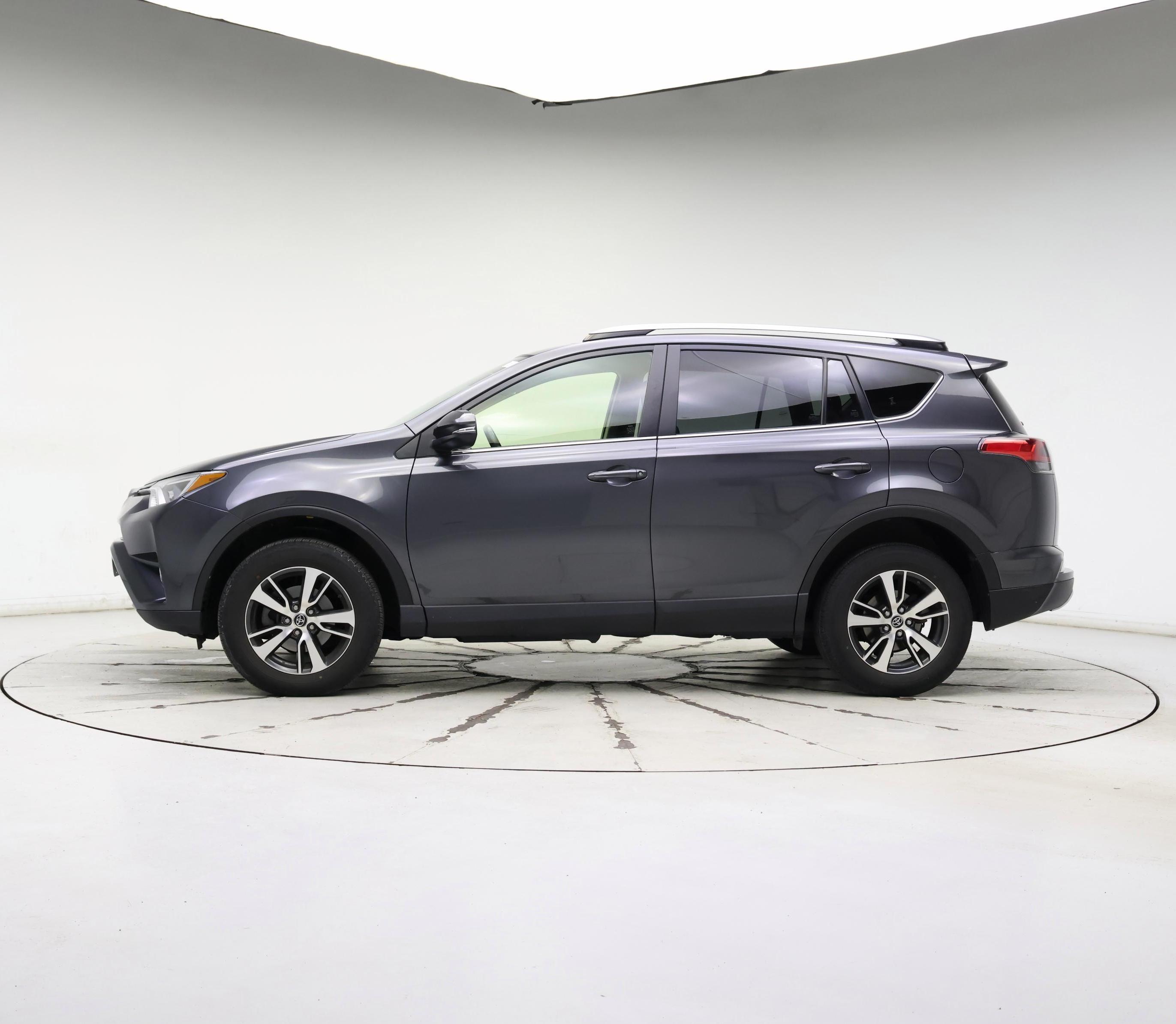 Thumbnail: 2018 Toyota RAV4 - 3