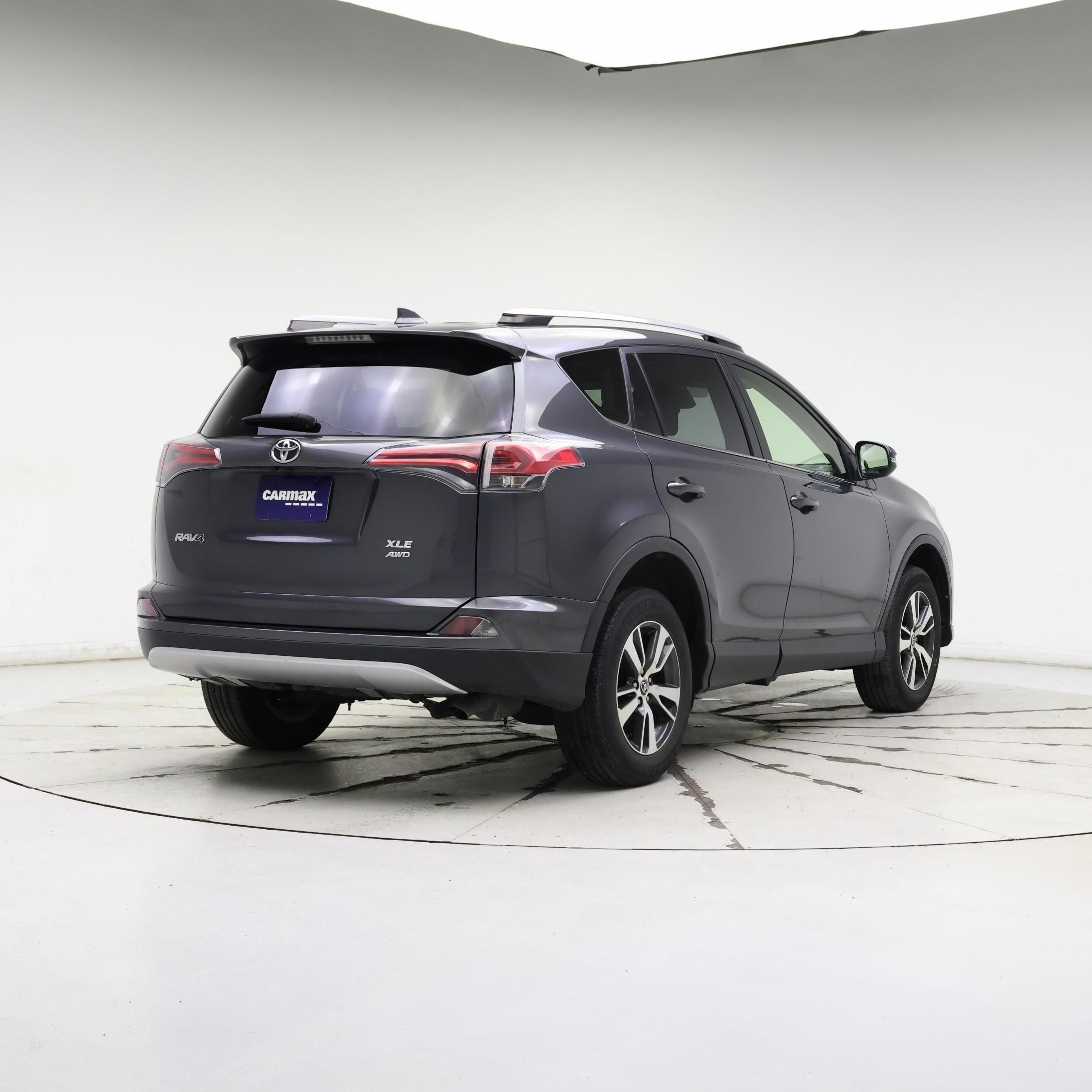 Thumbnail: 2018 Toyota RAV4 - 8