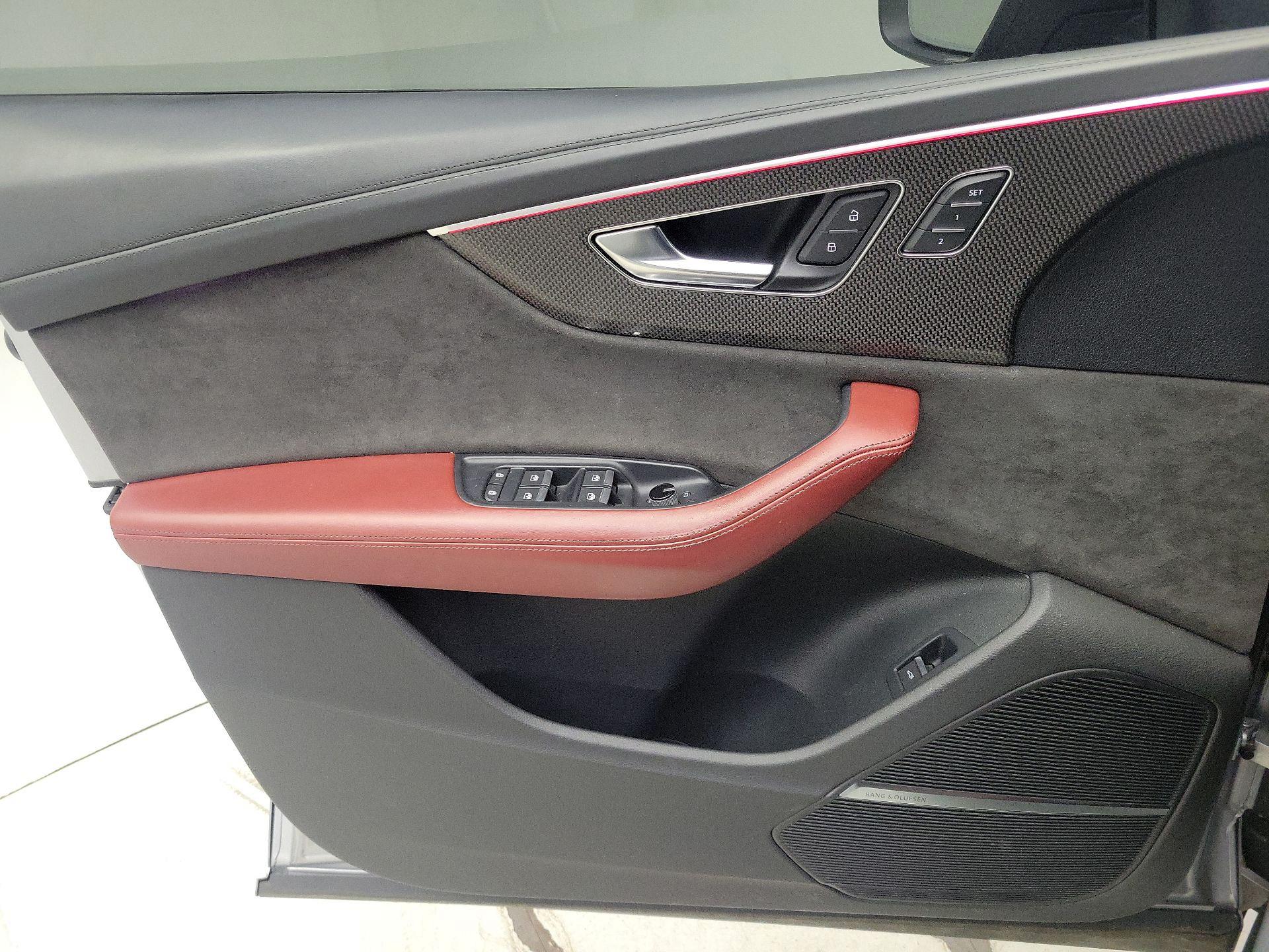 Thumbnail: 2021 Audi SQ8 - 12