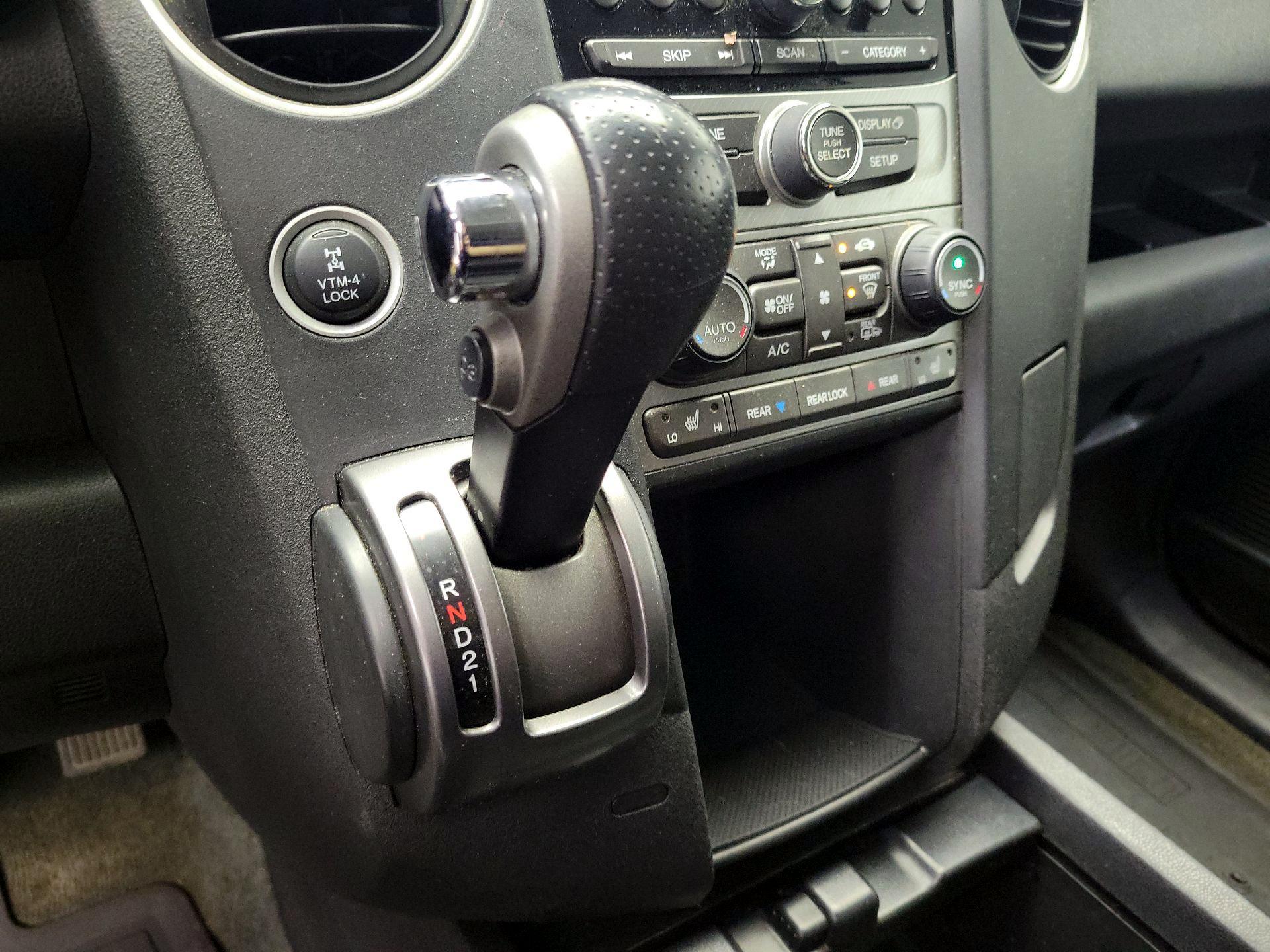 Thumbnail: 2015 Honda Pilot - 17