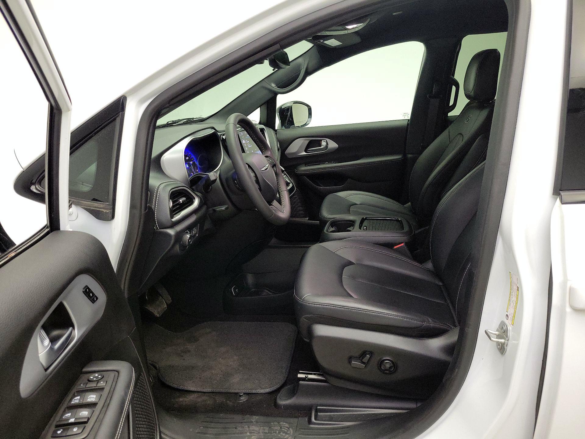 Thumbnail: 2024 Chrysler Pacifica - 11