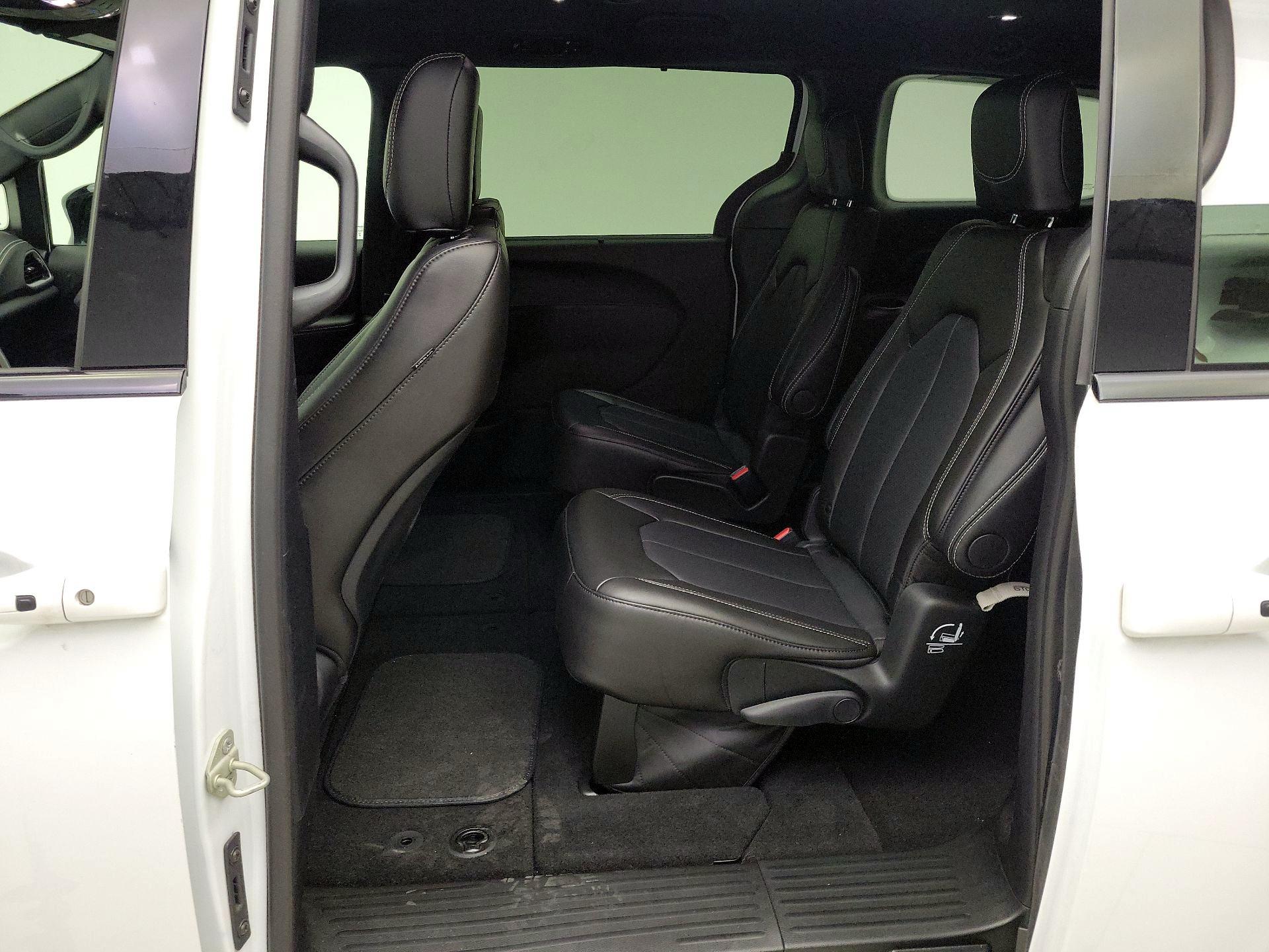 Thumbnail: 2024 Chrysler Pacifica - 18