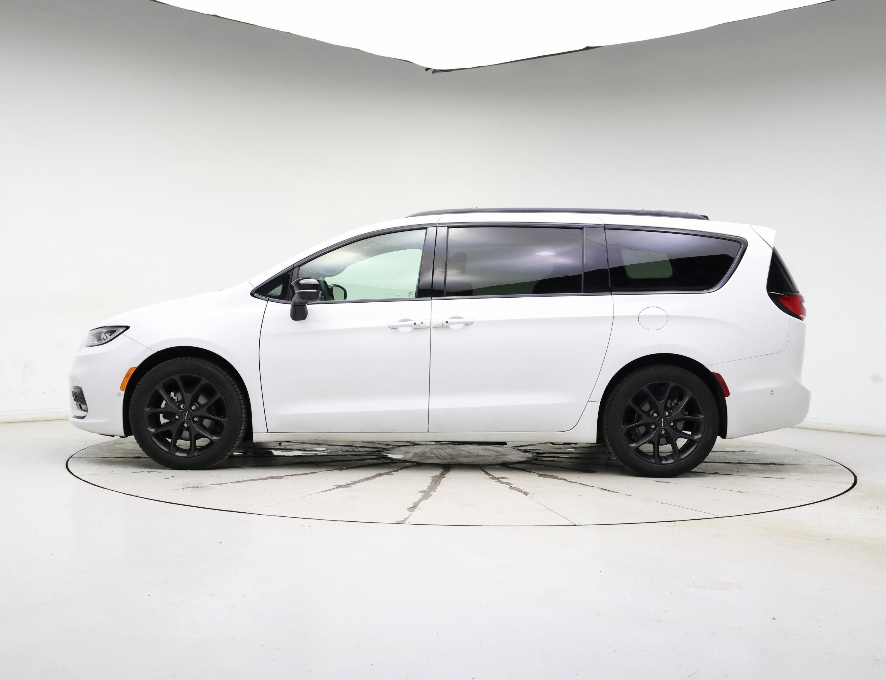 Thumbnail: 2024 Chrysler Pacifica - 3