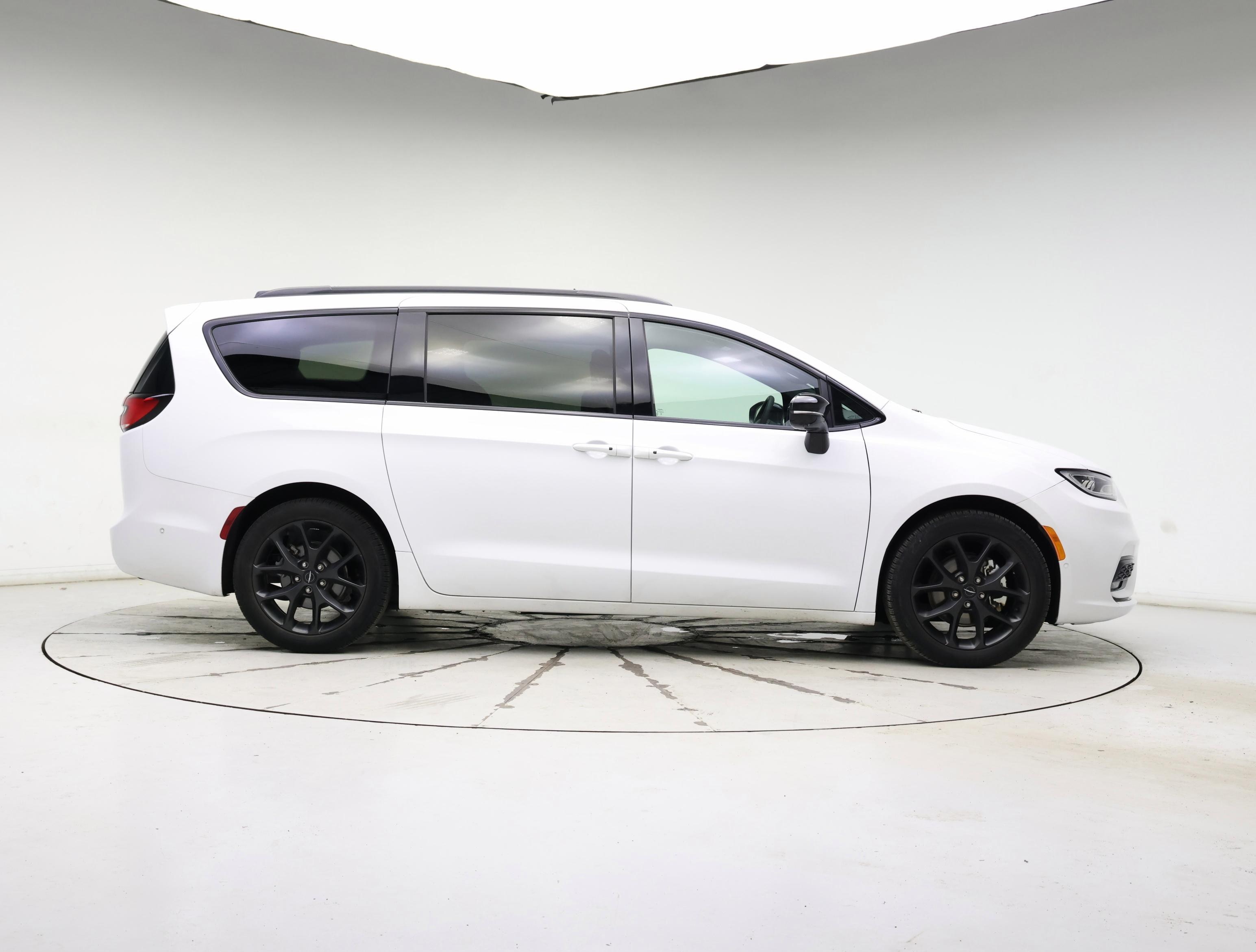 Thumbnail: 2024 Chrysler Pacifica - 7