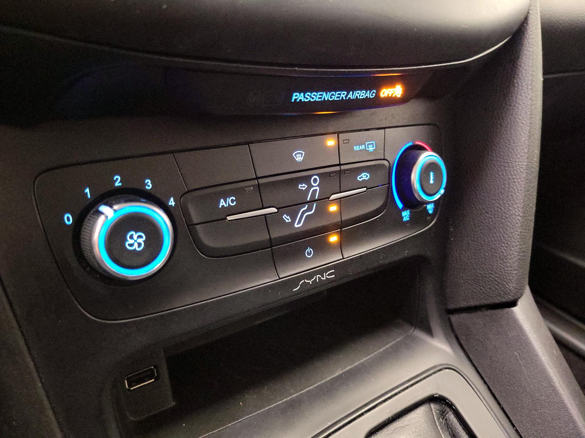 Thumbnail: 2016 Ford Focus - 15