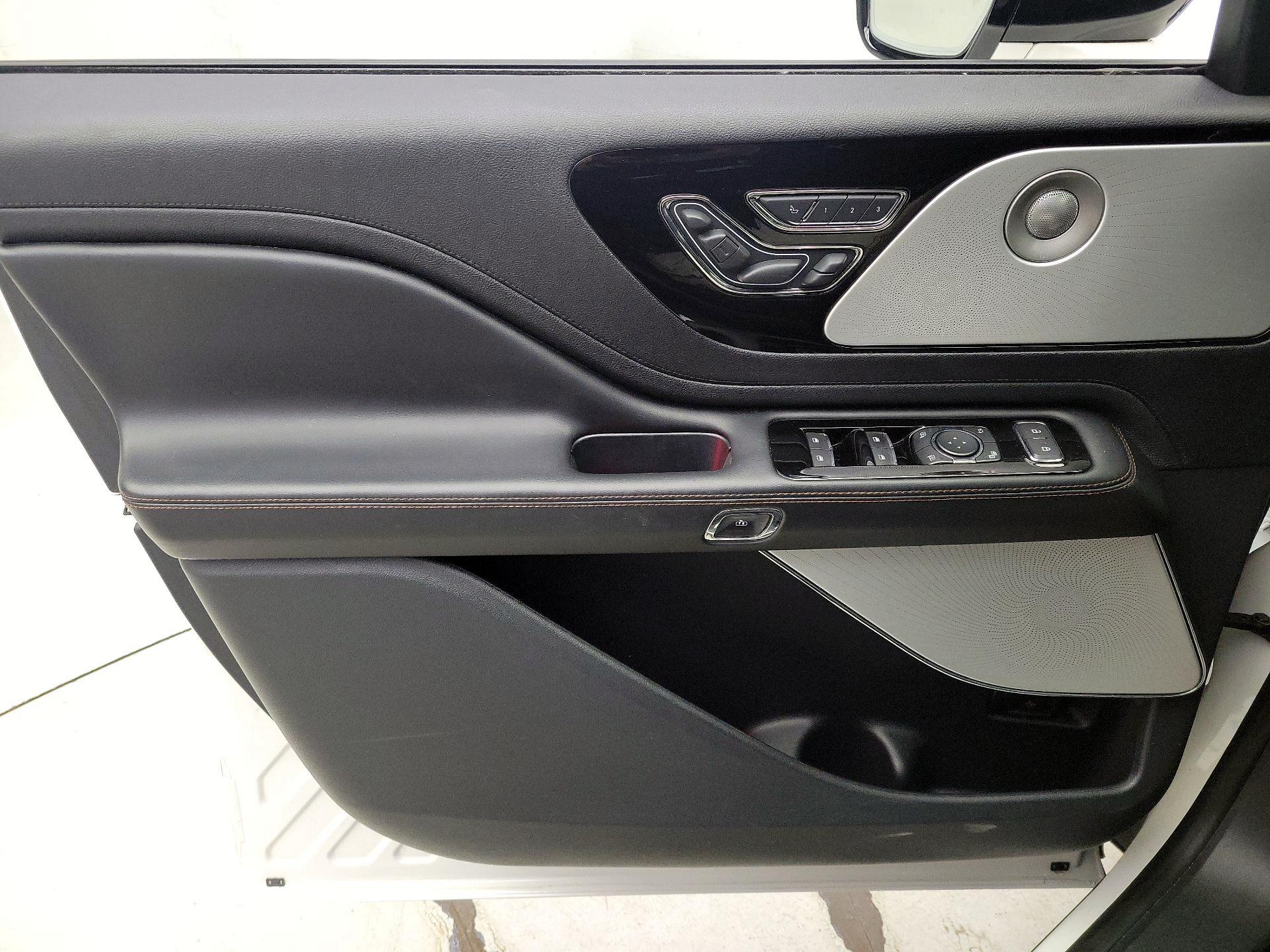 Thumbnail: 2023 Lincoln Aviator - 12