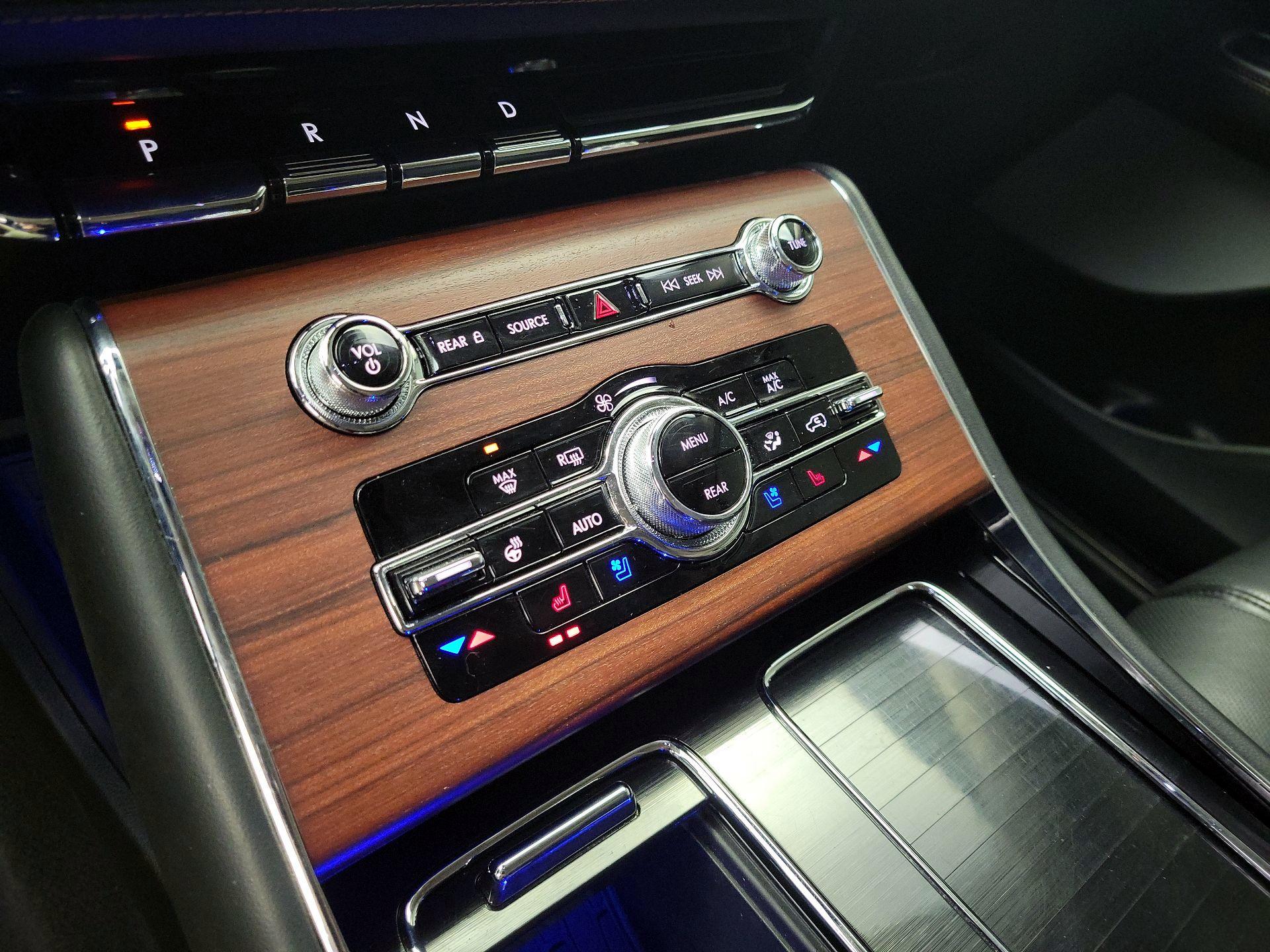 Thumbnail: 2023 Lincoln Aviator - 17