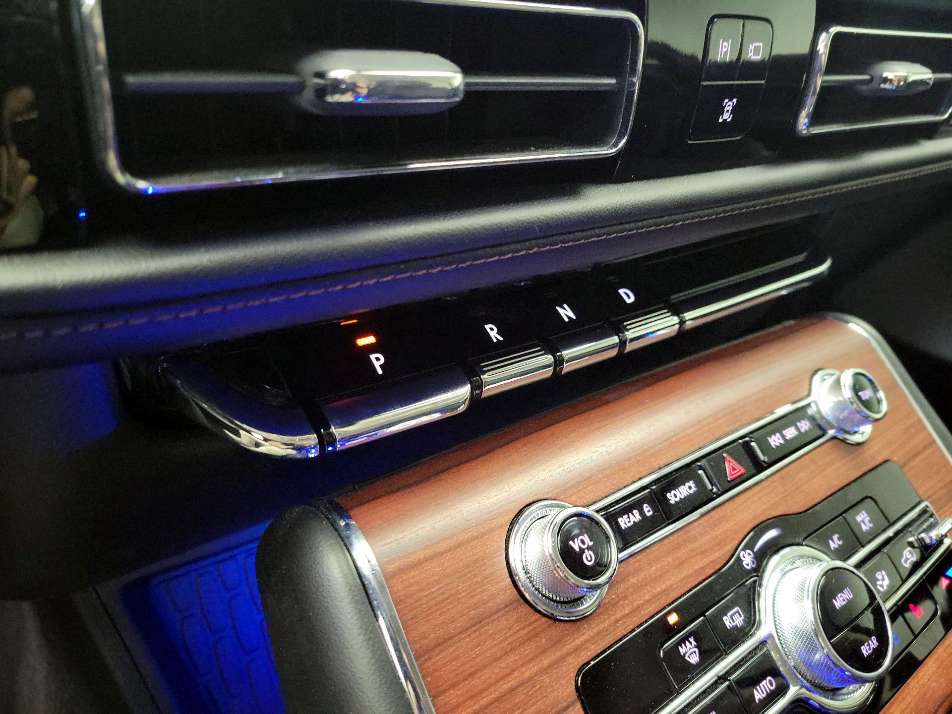 Thumbnail: 2023 Lincoln Aviator - 18