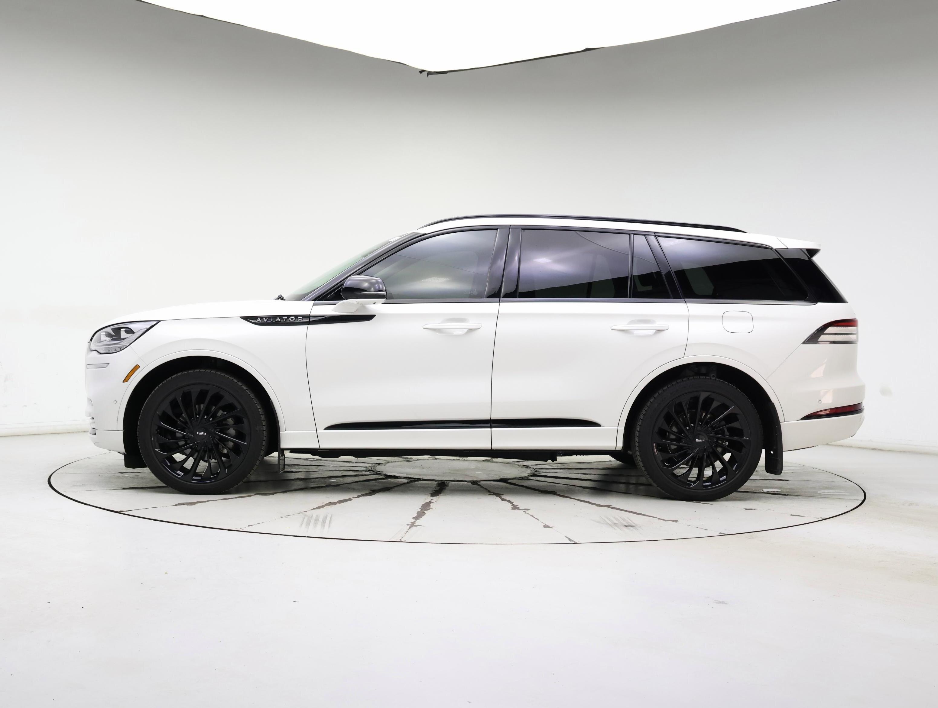 Thumbnail: 2023 Lincoln Aviator - 3