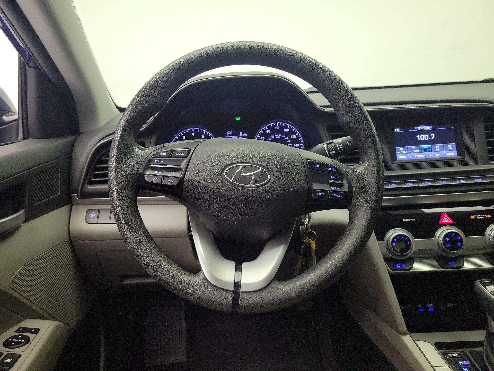 Thumbnail: 2019 Hyundai Elantra - 10