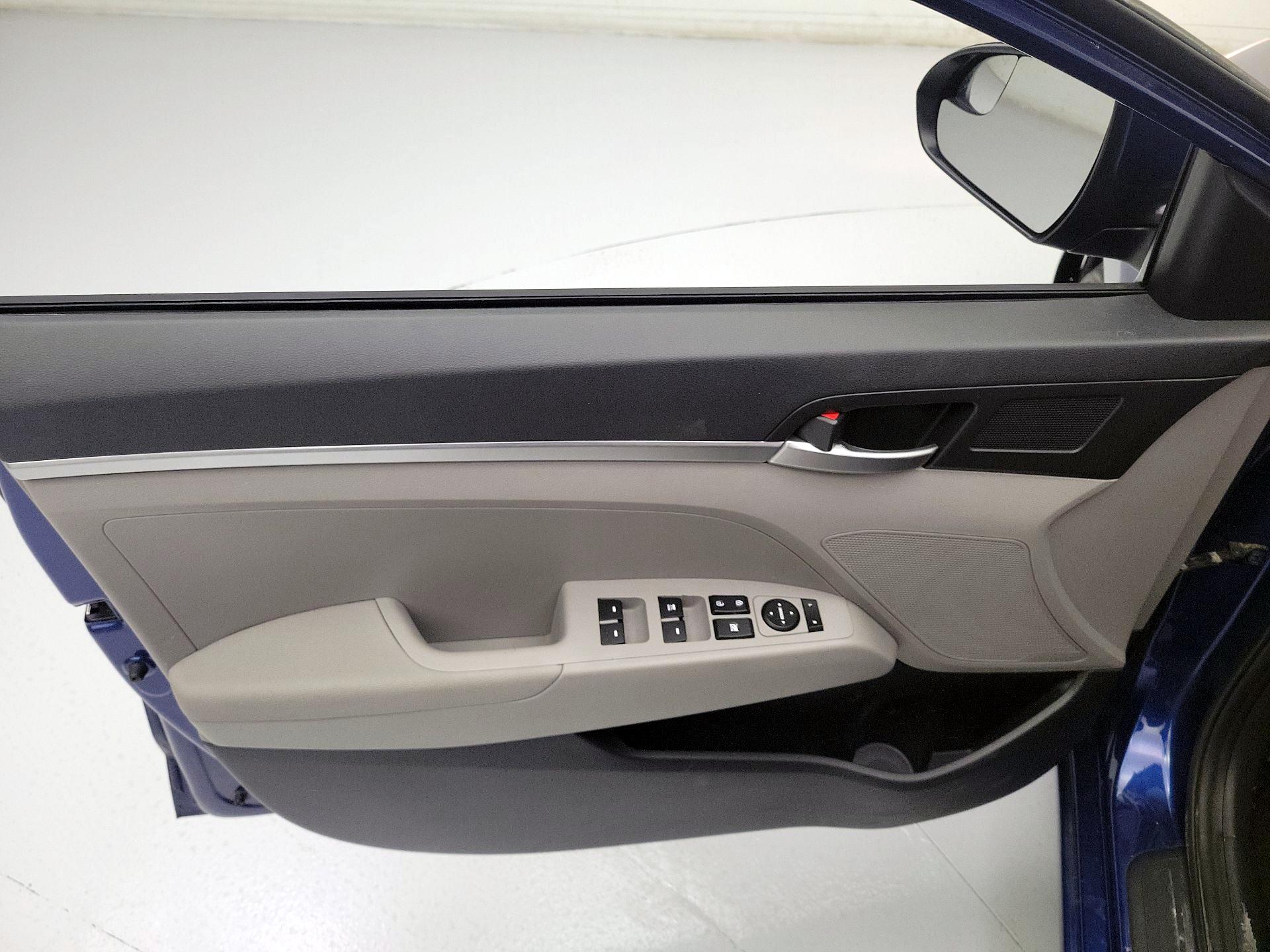 Thumbnail: 2019 Hyundai Elantra - 12