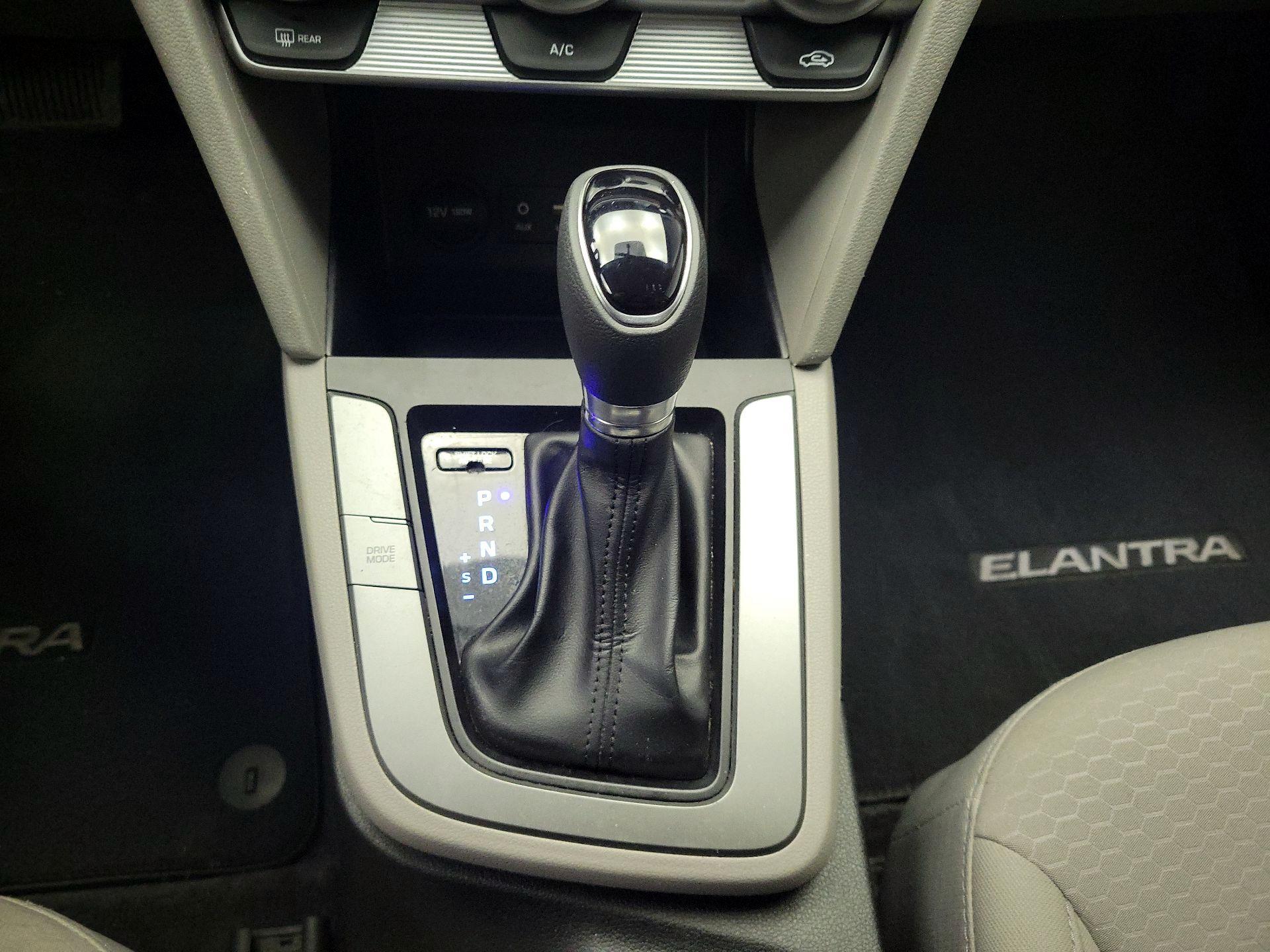 Thumbnail: 2019 Hyundai Elantra - 17