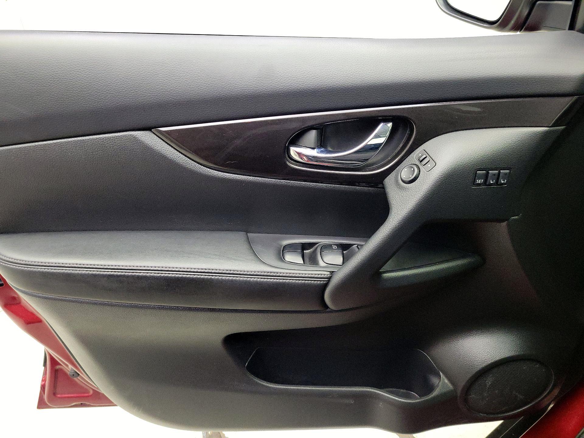 Thumbnail: 2019 Nissan Rogue - 12