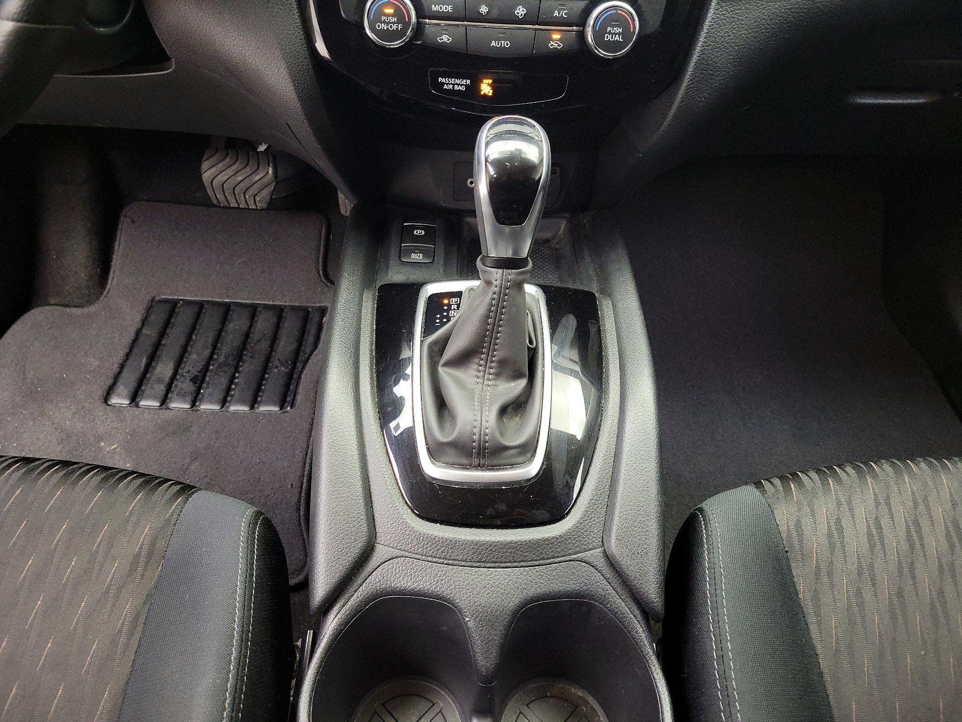 Thumbnail: 2019 Nissan Rogue - 18