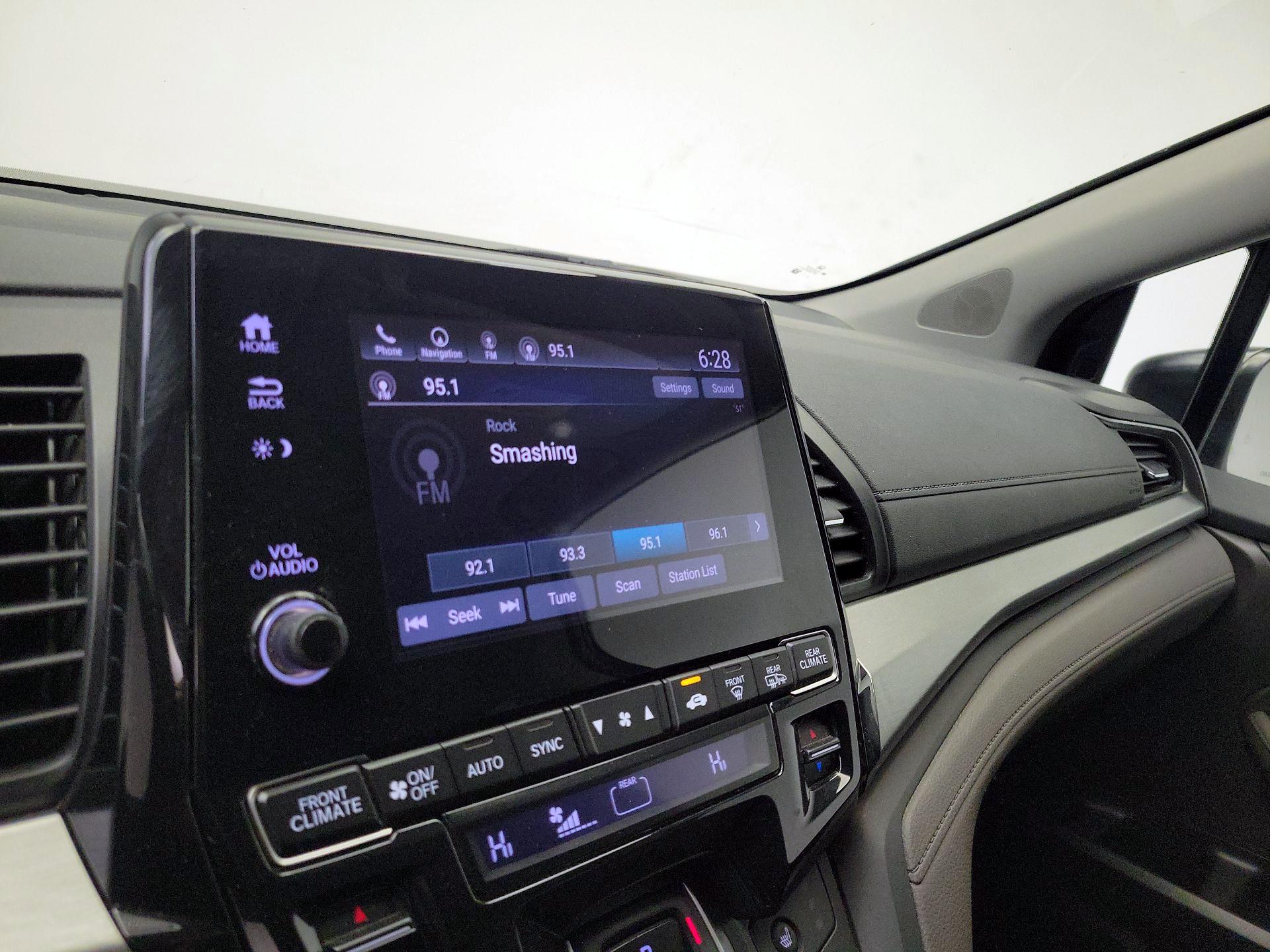 Thumbnail: 2019 Honda Odyssey - 16