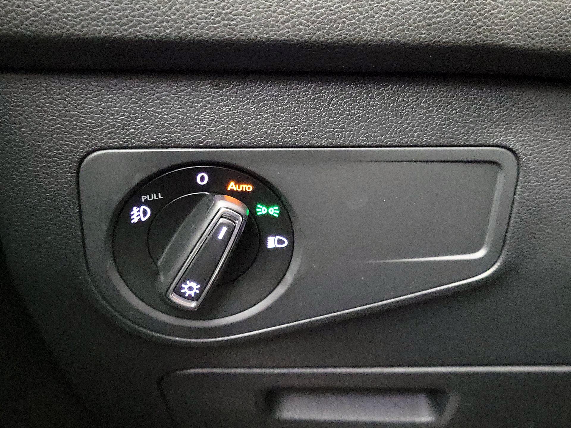 Thumbnail: 2018 Volkswagen Tiguan - 13