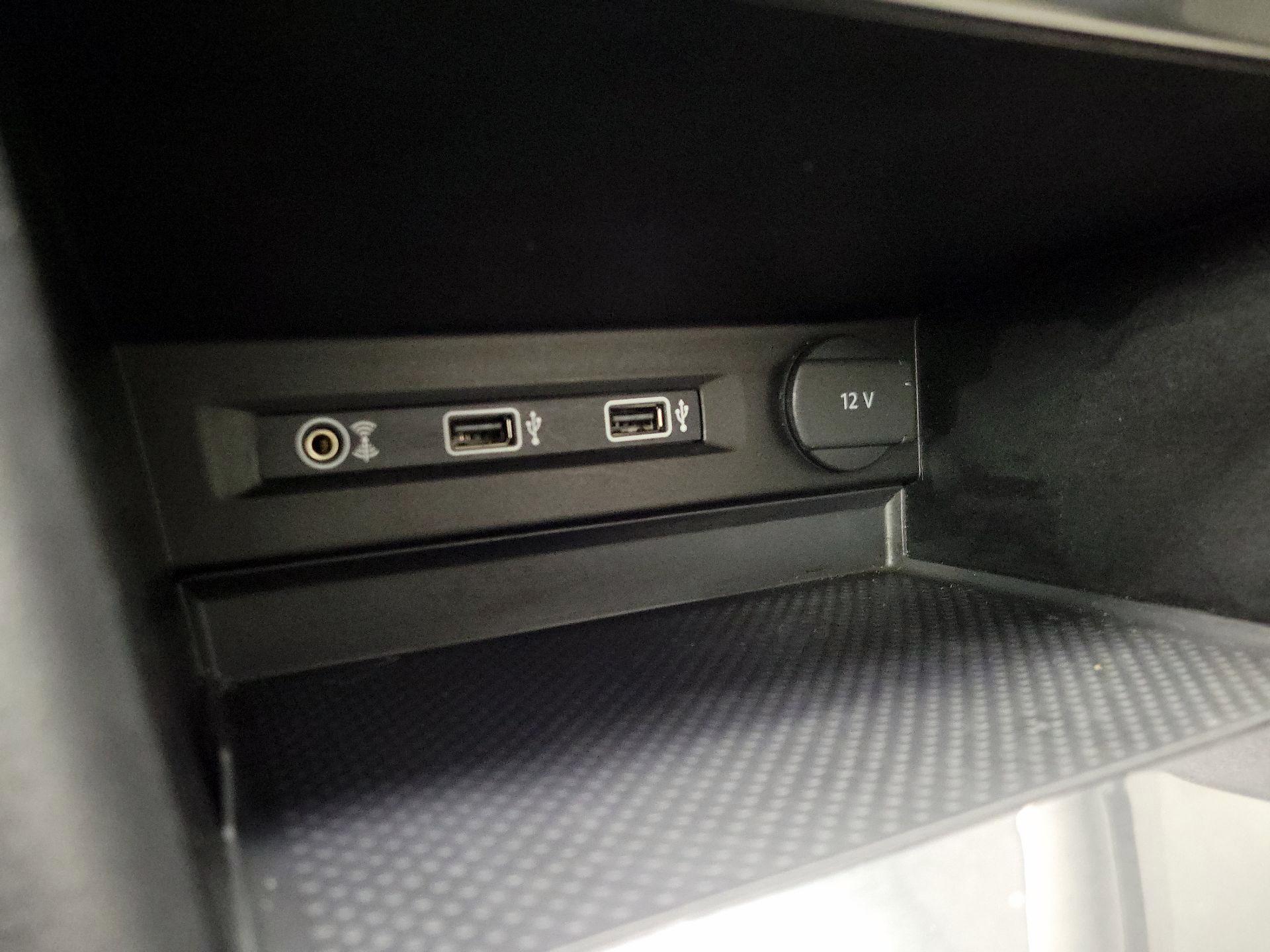 Thumbnail: 2018 Volkswagen Tiguan - 18