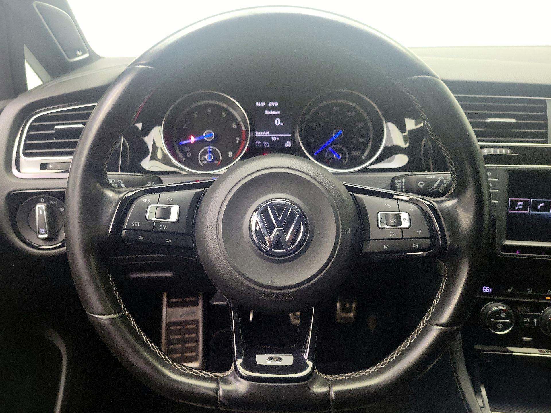 Thumbnail: 2016 Volkswagen Golf - 10