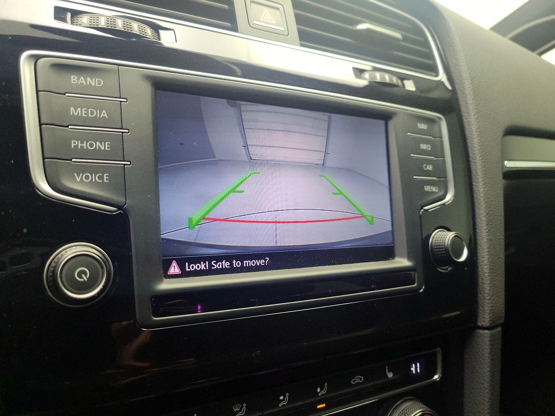 Thumbnail: 2016 Volkswagen Golf - 14