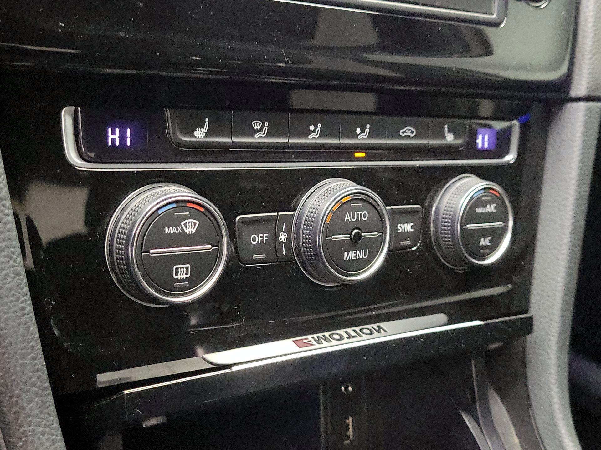 Thumbnail: 2016 Volkswagen Golf - 16