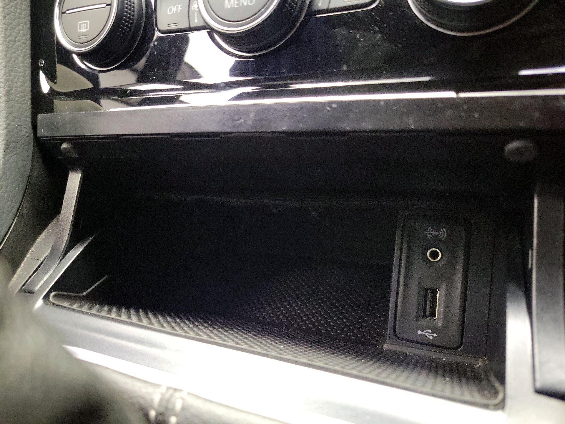 Thumbnail: 2016 Volkswagen Golf - 18