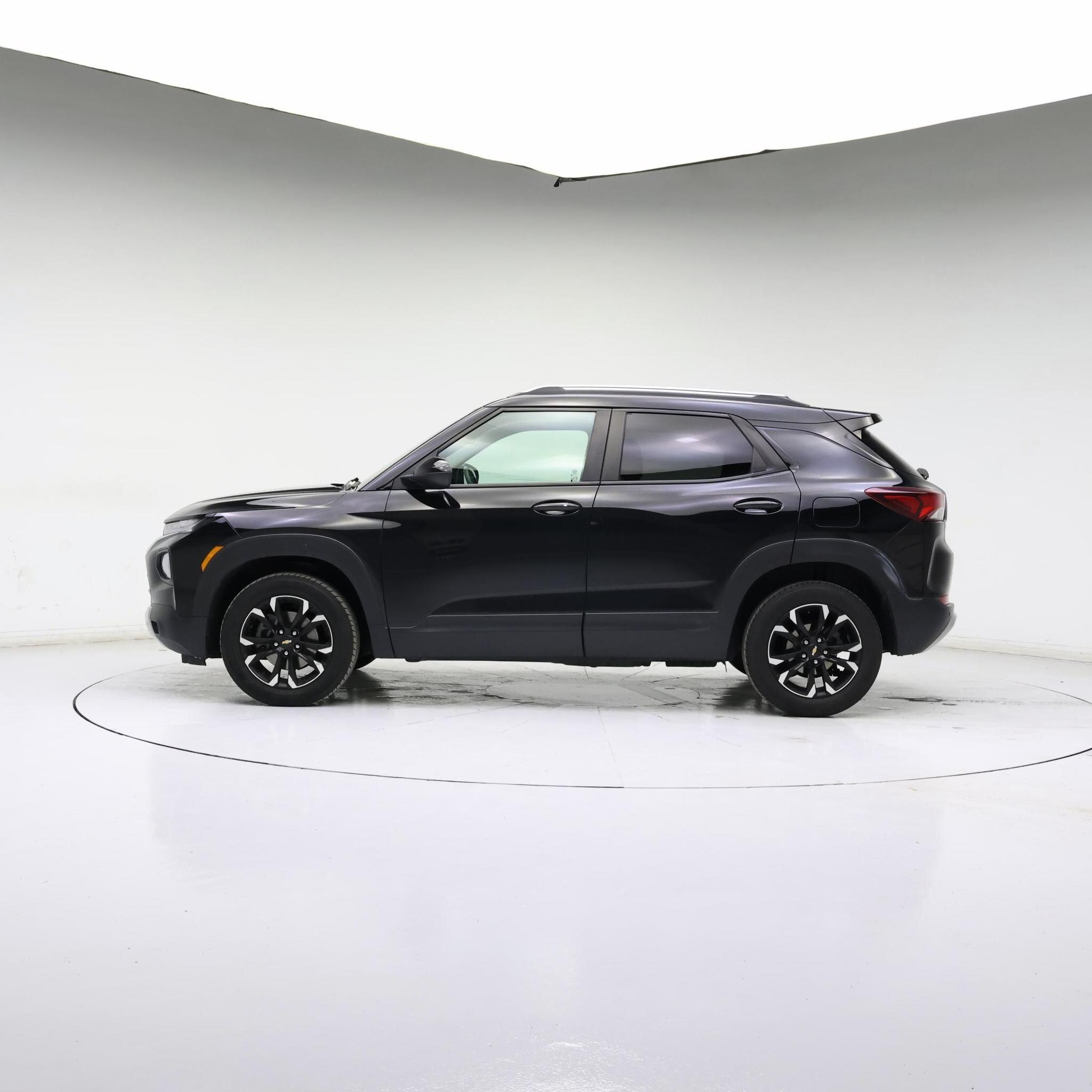 Thumbnail: 2021 Chevrolet TrailBlazer - 3