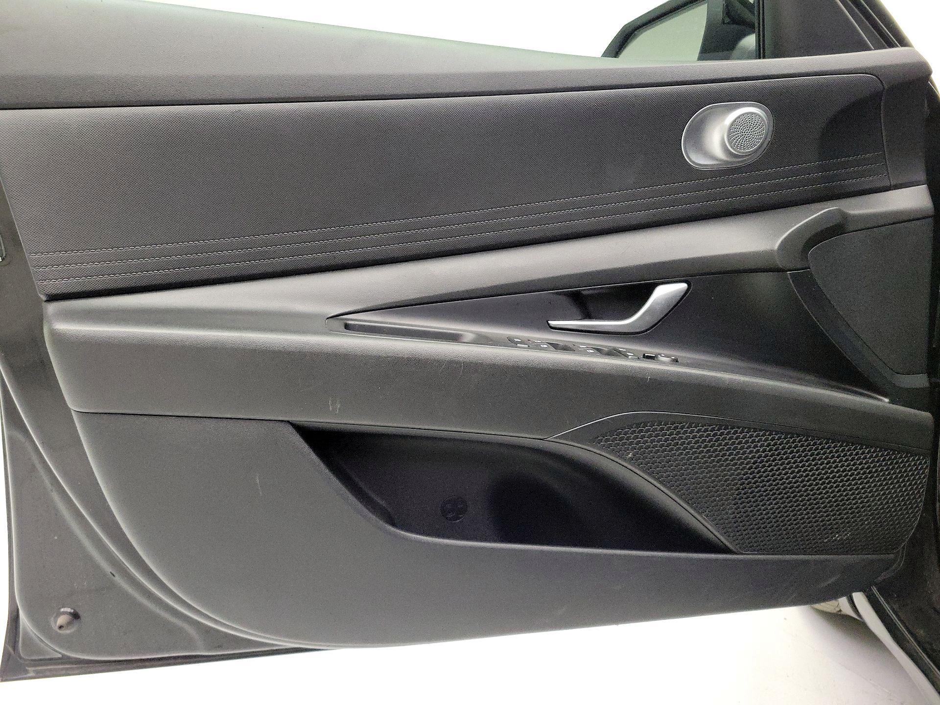 Thumbnail: 2022 Hyundai Elantra - 12