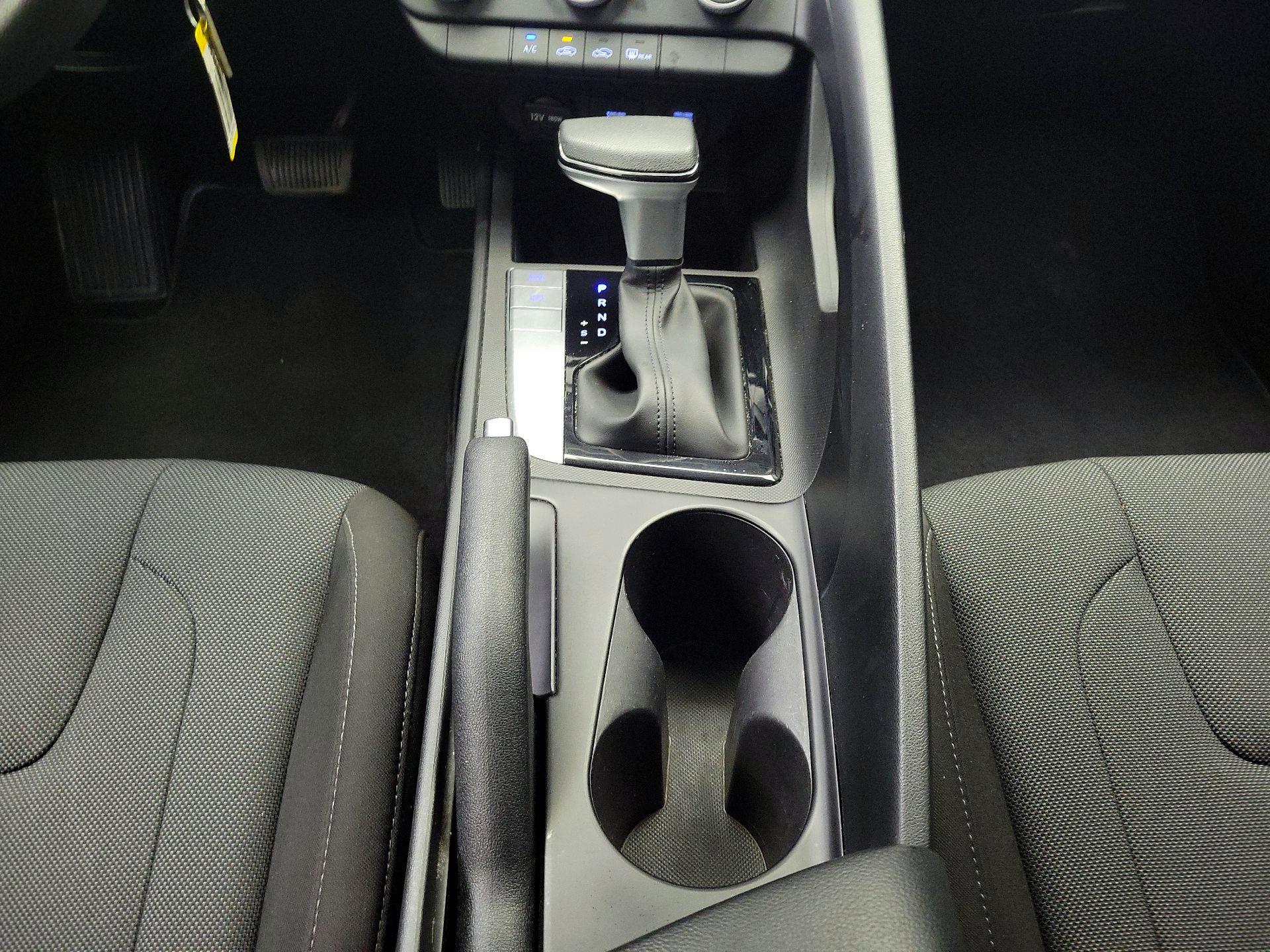 Thumbnail: 2022 Hyundai Elantra - 17