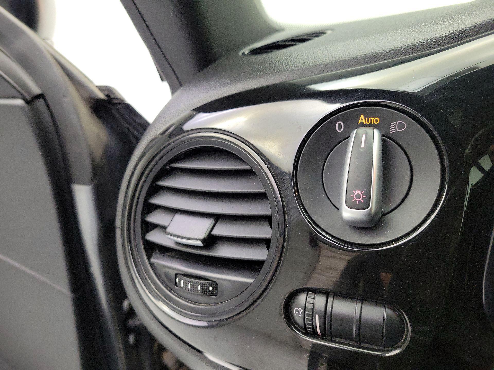 Thumbnail: 2017 Volkswagen Beetle - 13