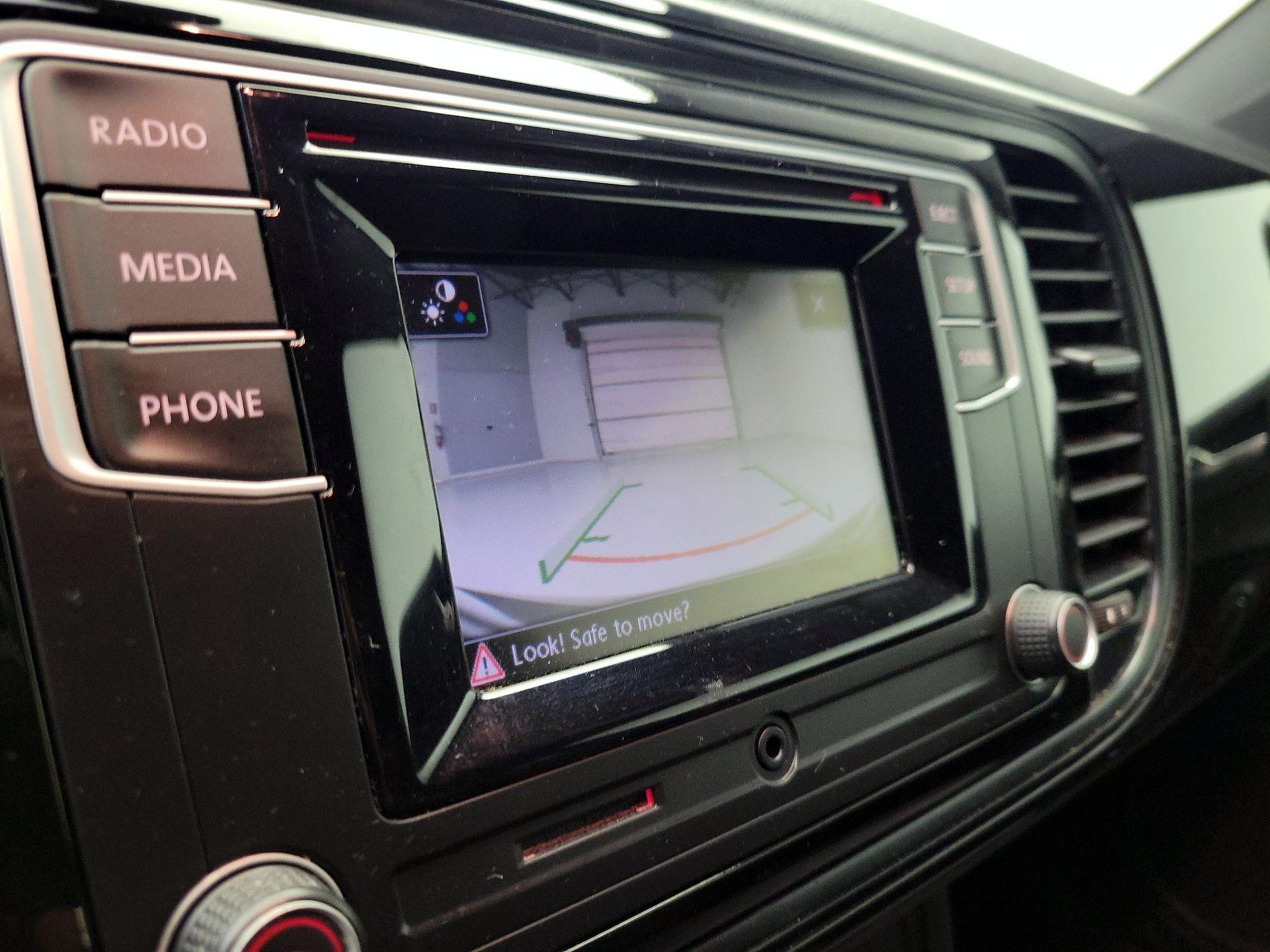 Thumbnail: 2017 Volkswagen Beetle - 14