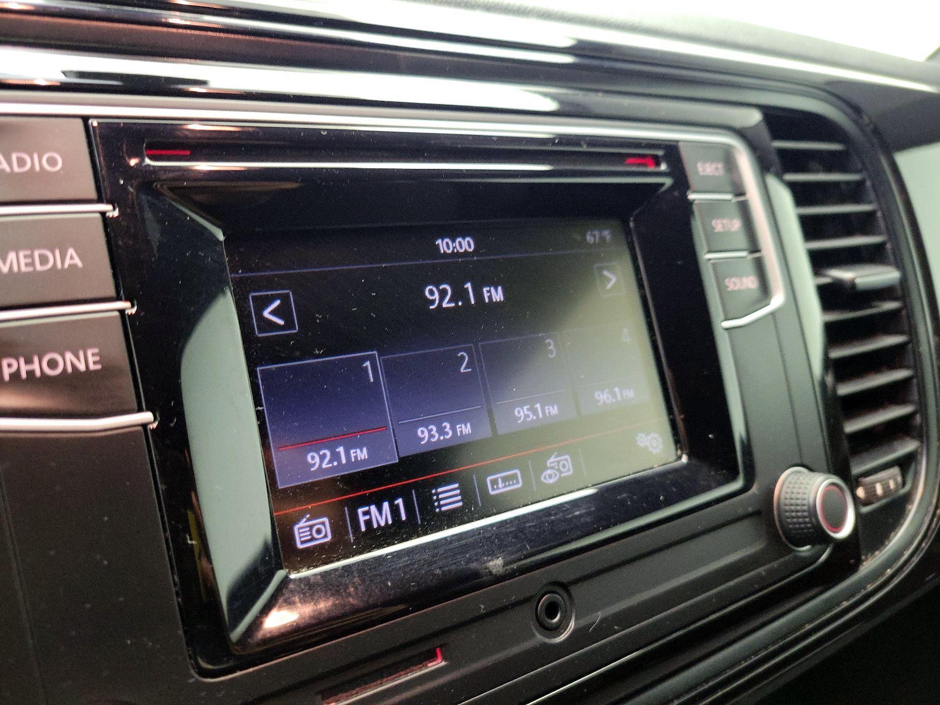 Thumbnail: 2017 Volkswagen Beetle - 15